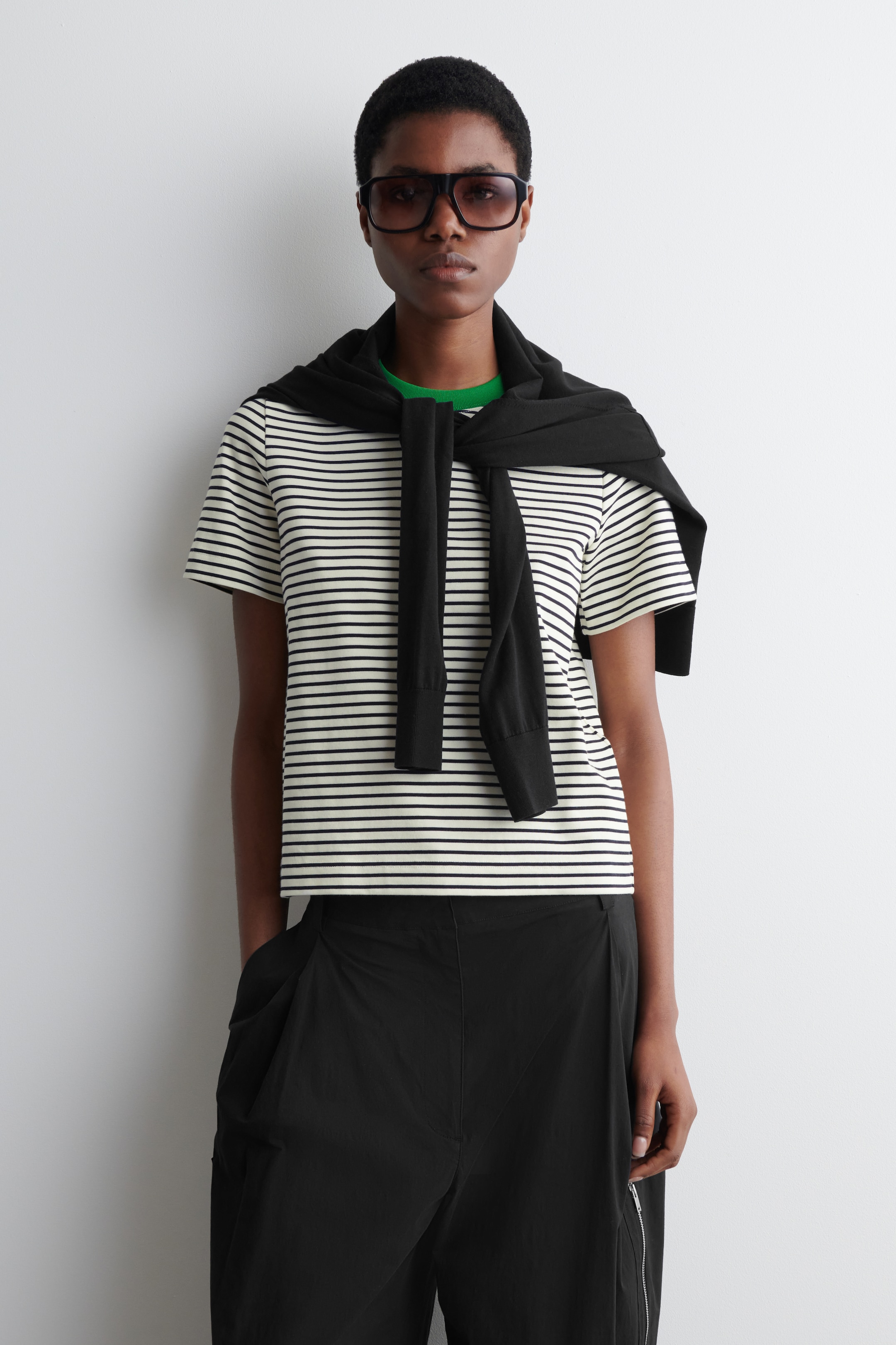 Ingrandisci l'immagine: CLEAN CUT REGULAR T-SHIRT - BLACK / GREEN / STRIPED - DONNA | H&M CH 1