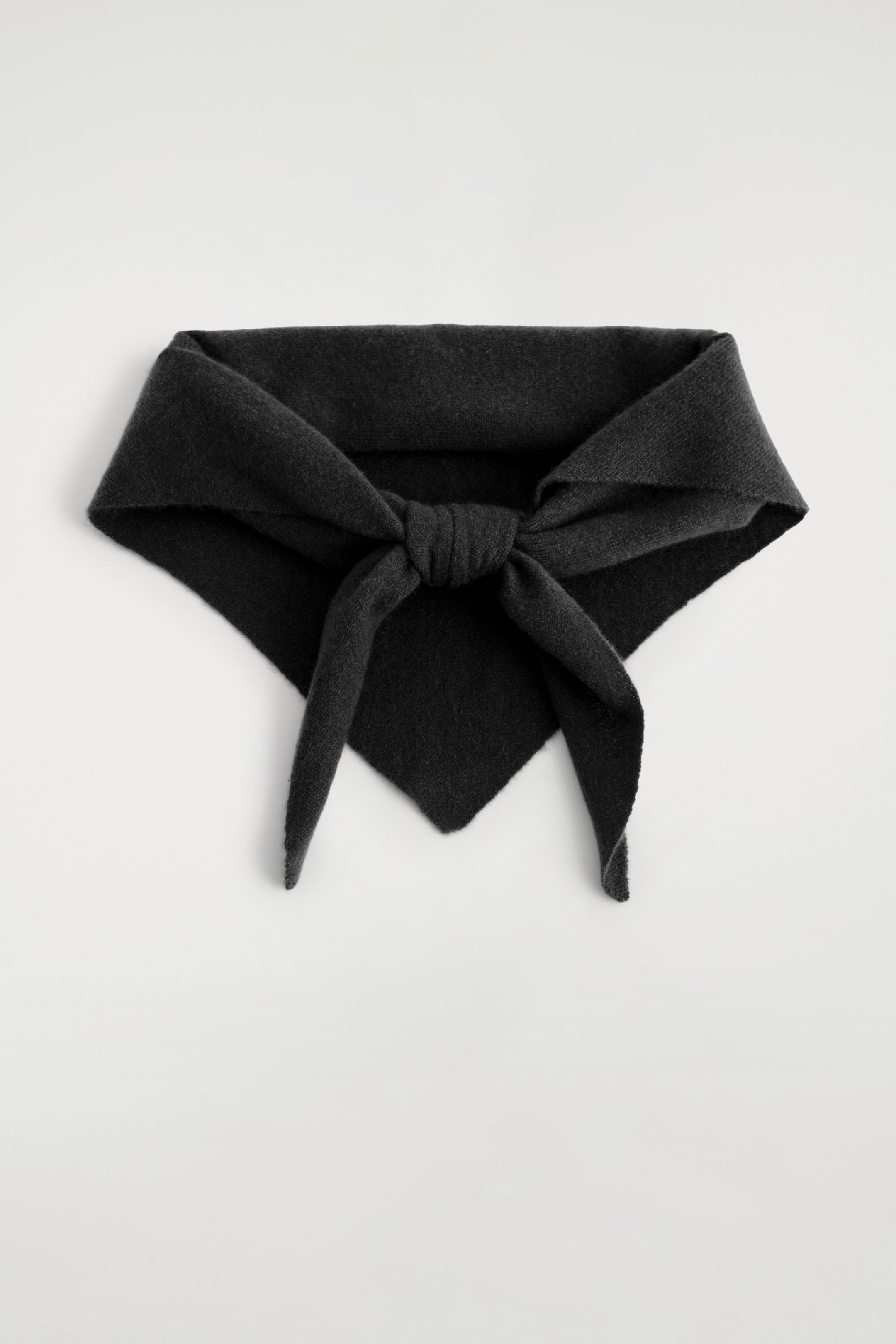 Visualizza immagine più grande: SCIARPA A TRIANGOLO IN CASHMERE - NERO - UOMO | H&M IT 4