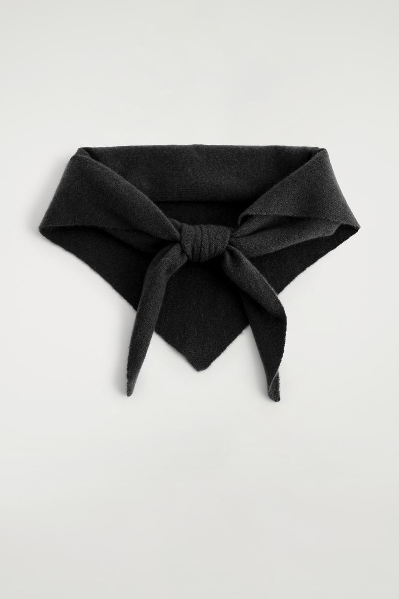 Cos Cashmere Triangle Scarf In Black