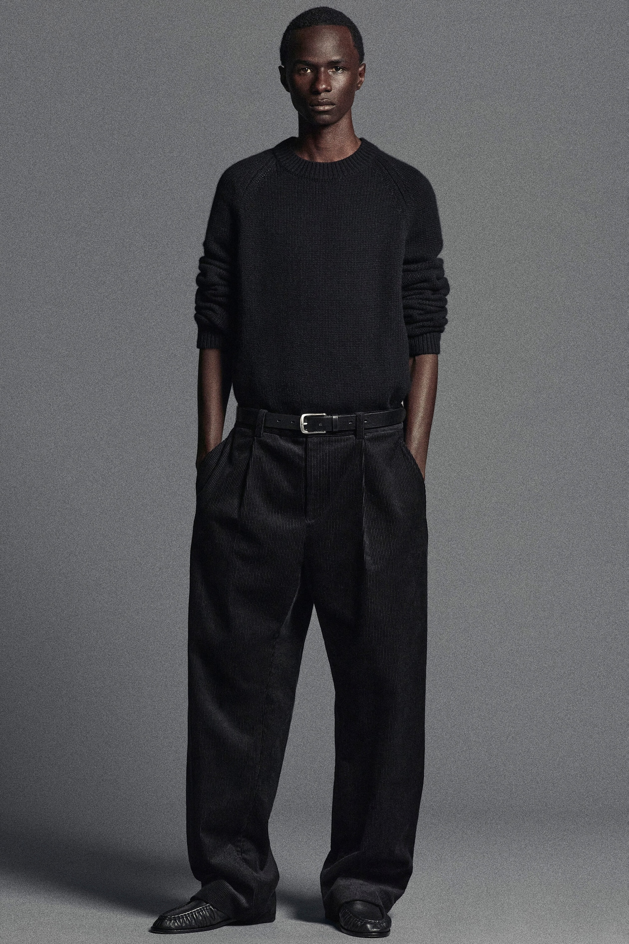 PLEATED RELAXED-FIT TAPERED CORDUROY PANTS — BLACK