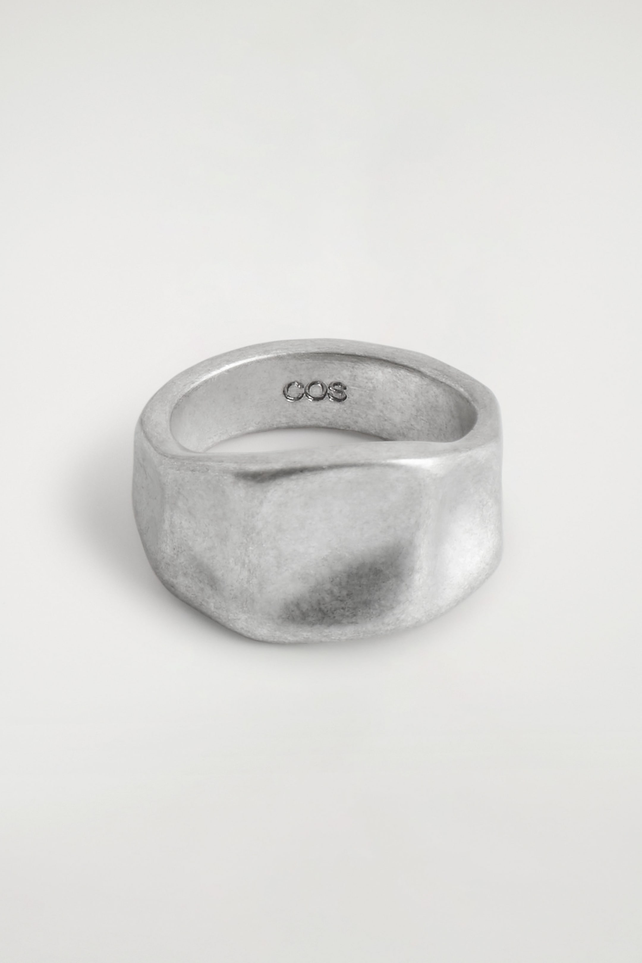 CHUNKY HAMMERED RING
