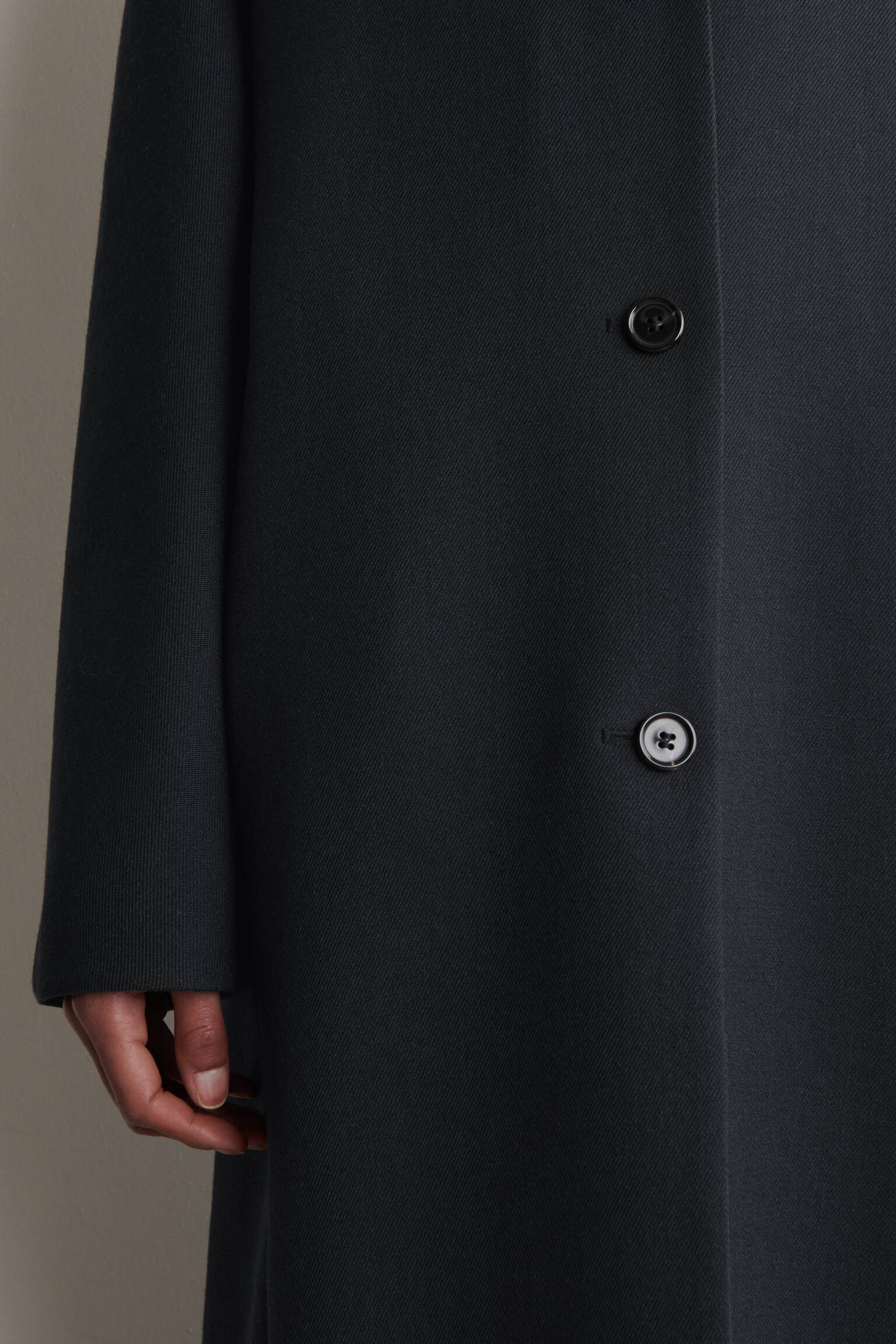 PŁASZCZ Z WEŁNY O SPLOCIE SKOŚNYM - CIEMNOSZARY - 4