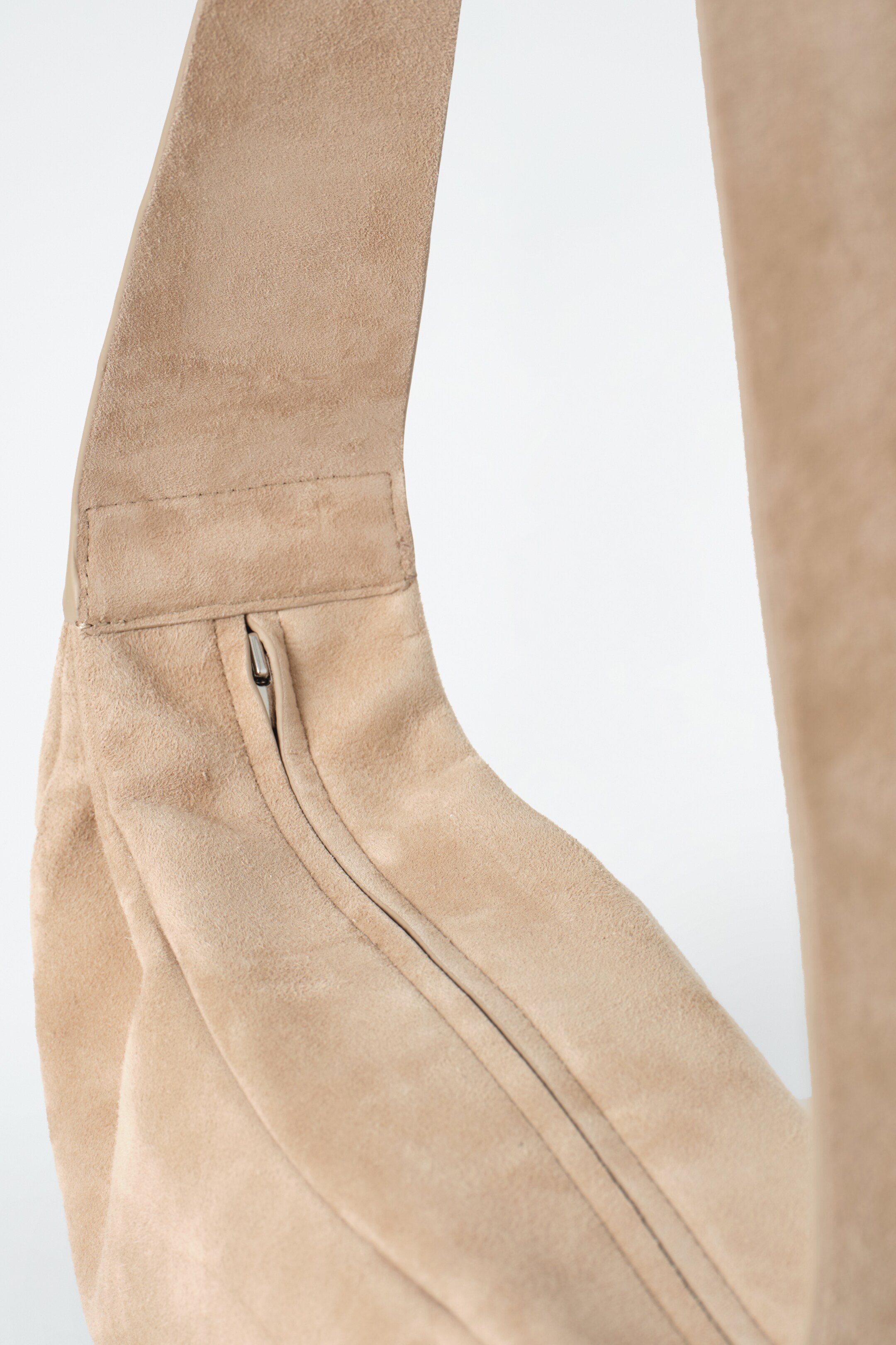 Zobacz większy obraz: ZAMSZOWA TOREBKA „SWING” TYPU CROSSBODY - BEŻOWY - ONA | H&M PL 6