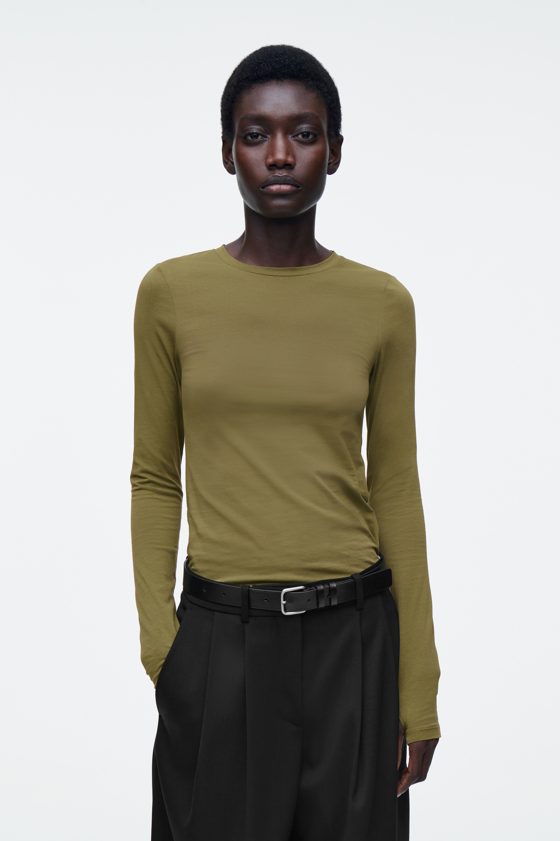 Ver imagen más grande: CAMISETA DE MANGA LARGA LIGERA SLIM FIT - VERDE ACEITUNA - MUJER | H&M ES 1