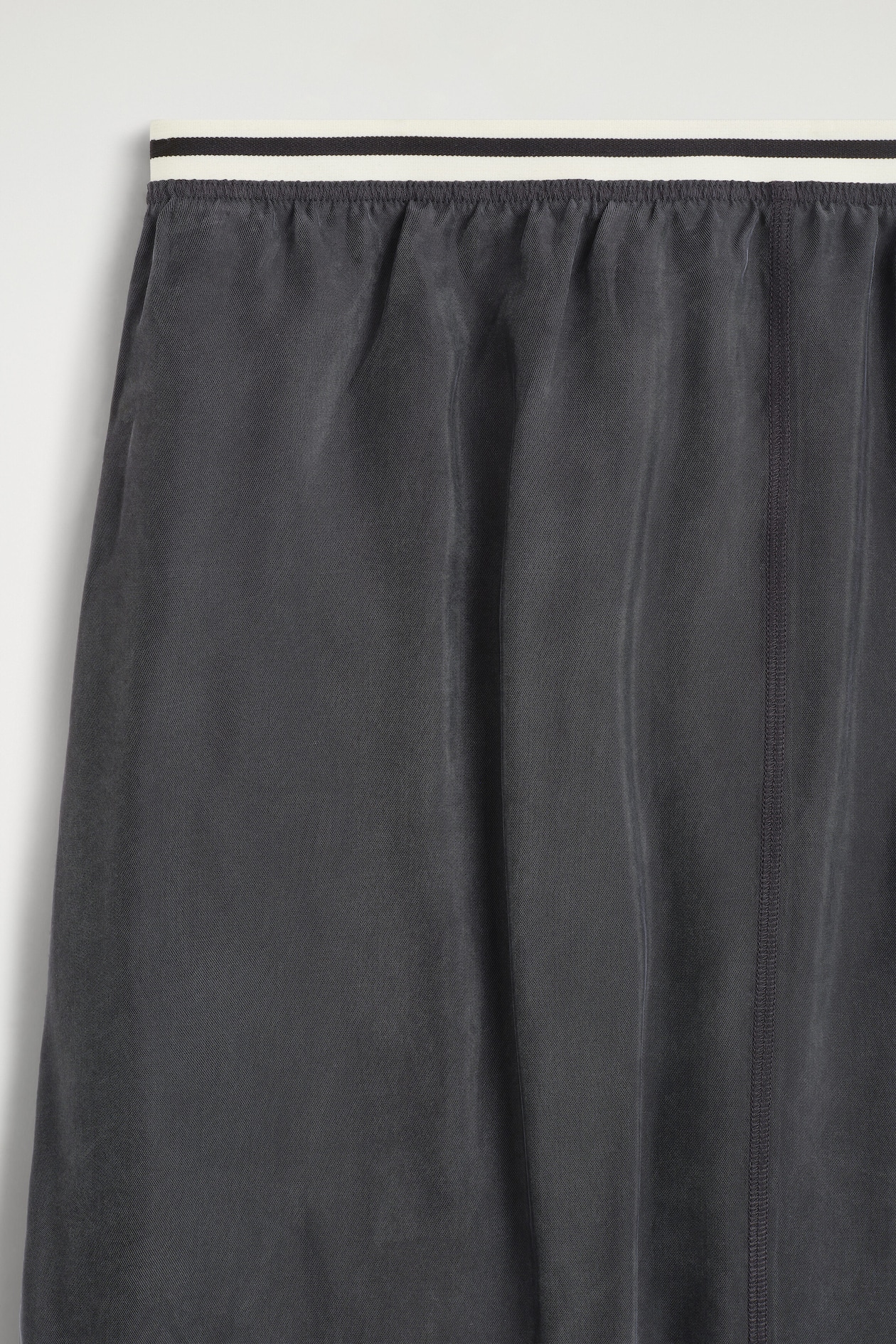 CONTRAST-PANEL PENCIL SKIRT — BLACK