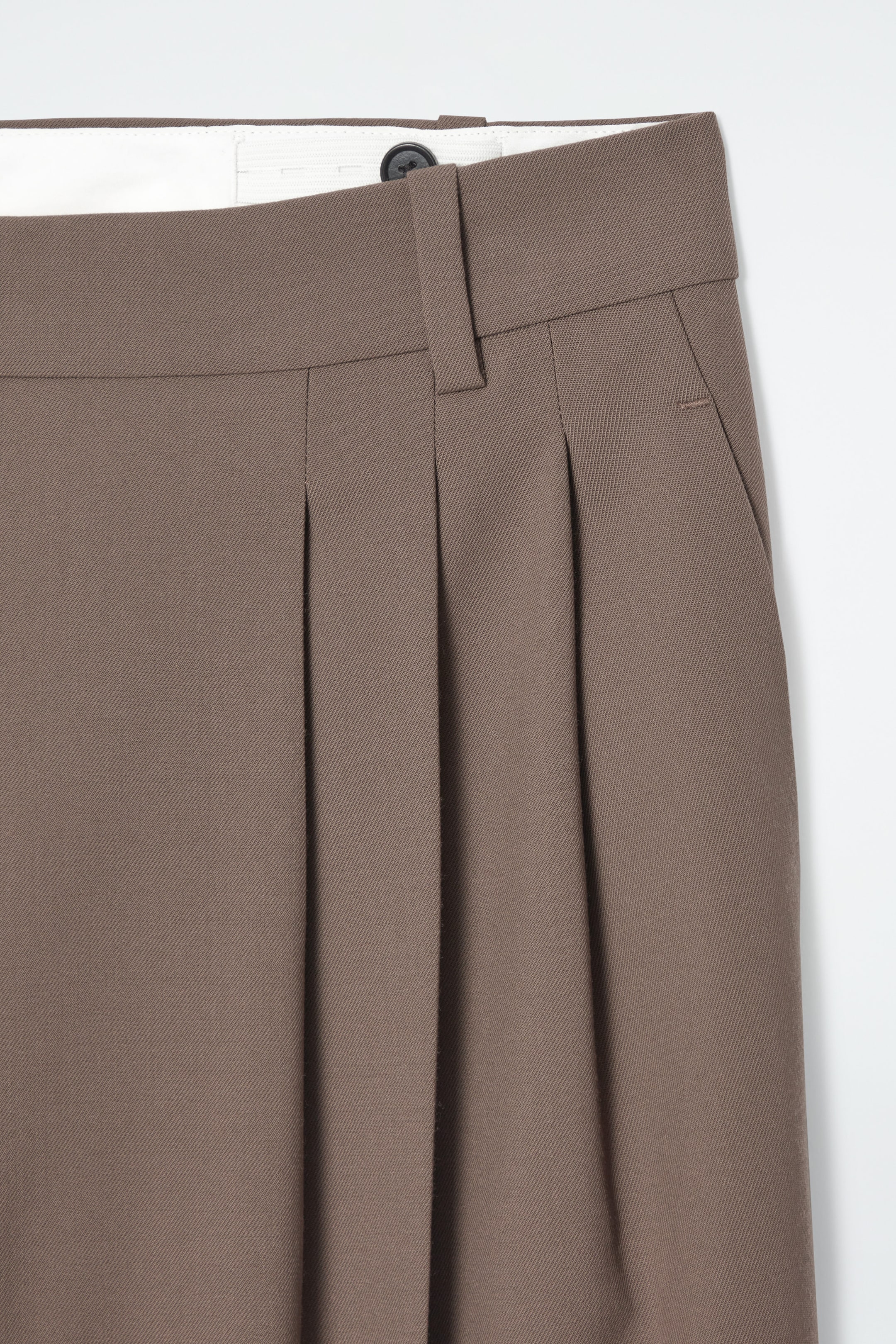 PLEATED BARREL-LEG WOOL-BLEND TROUSERS