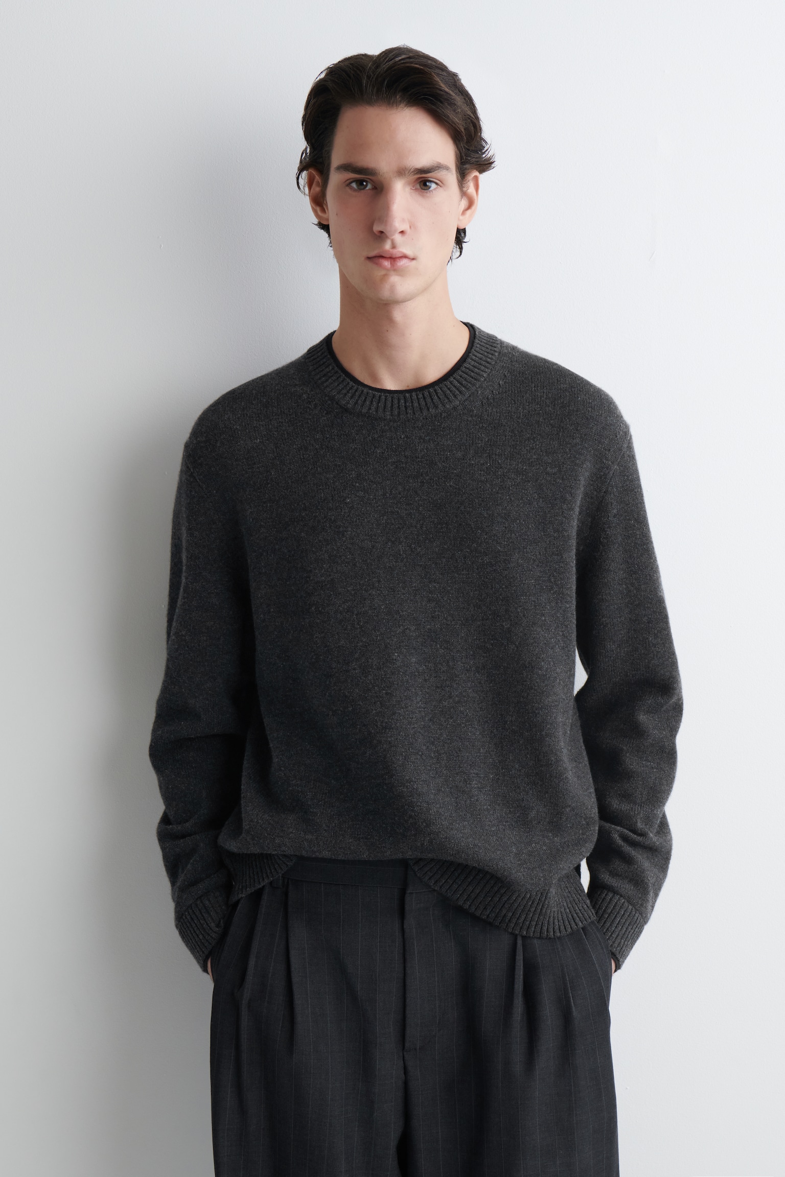 MAGLIONE IN LANA MERINO CON EFFETTO A STRATI - ANTRACITE