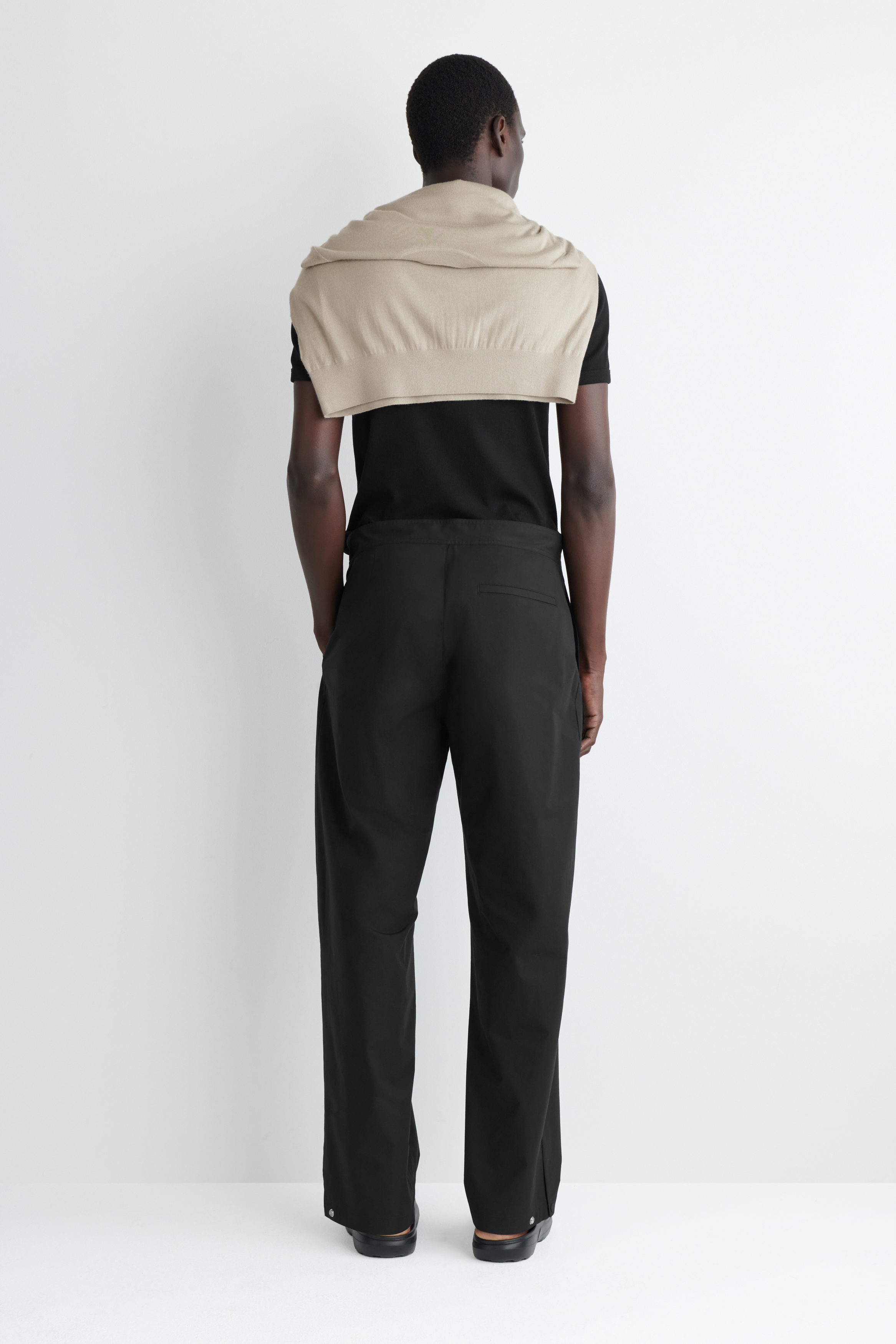 新品未使用完売品【COS】BARREL-LEG COTTON TROUSERS BARREL-LEG COTTON PANTS - OFF-WHITE | COS