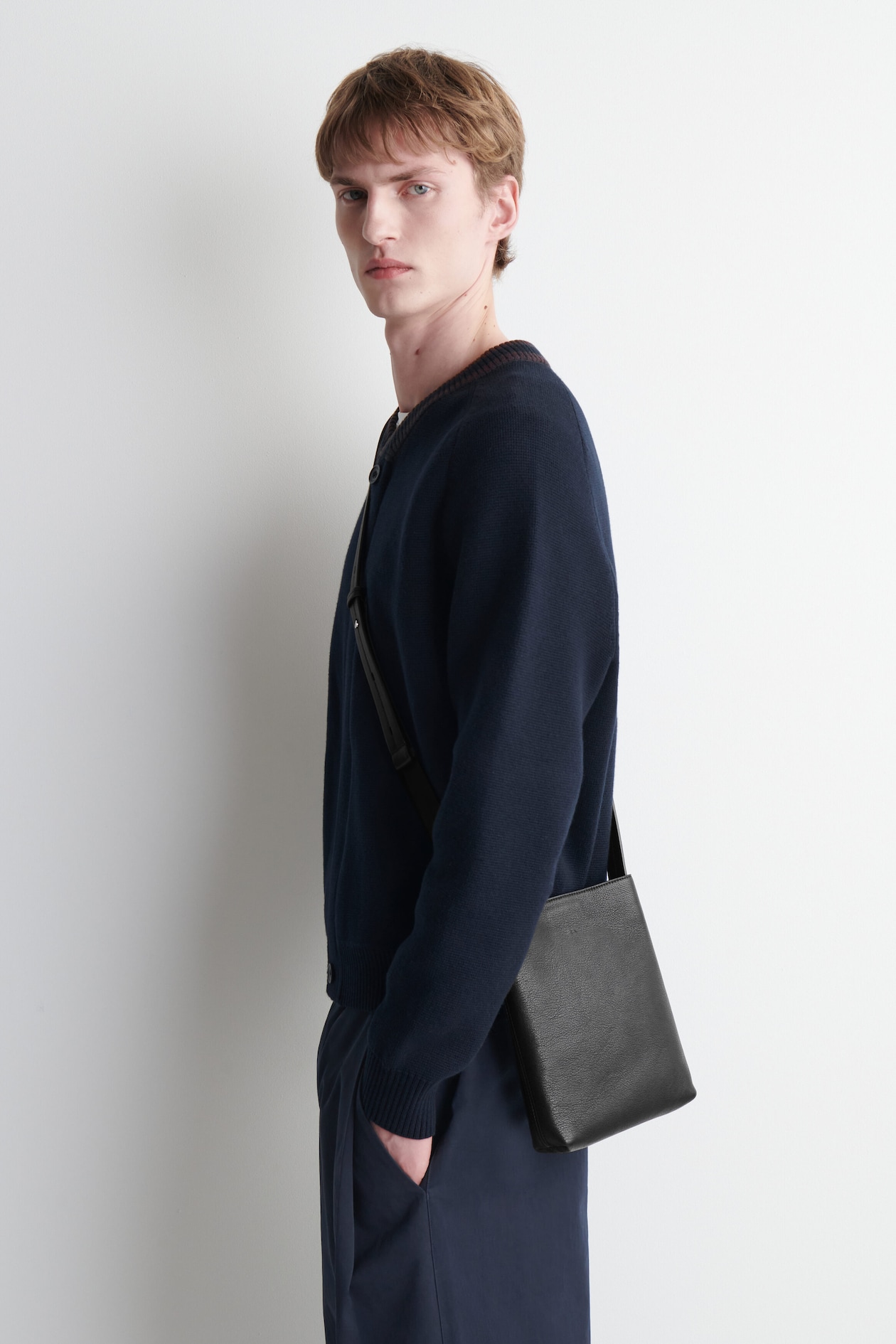 CITY CROSSBODY BAG - GRAINED LEATHER — BLACK