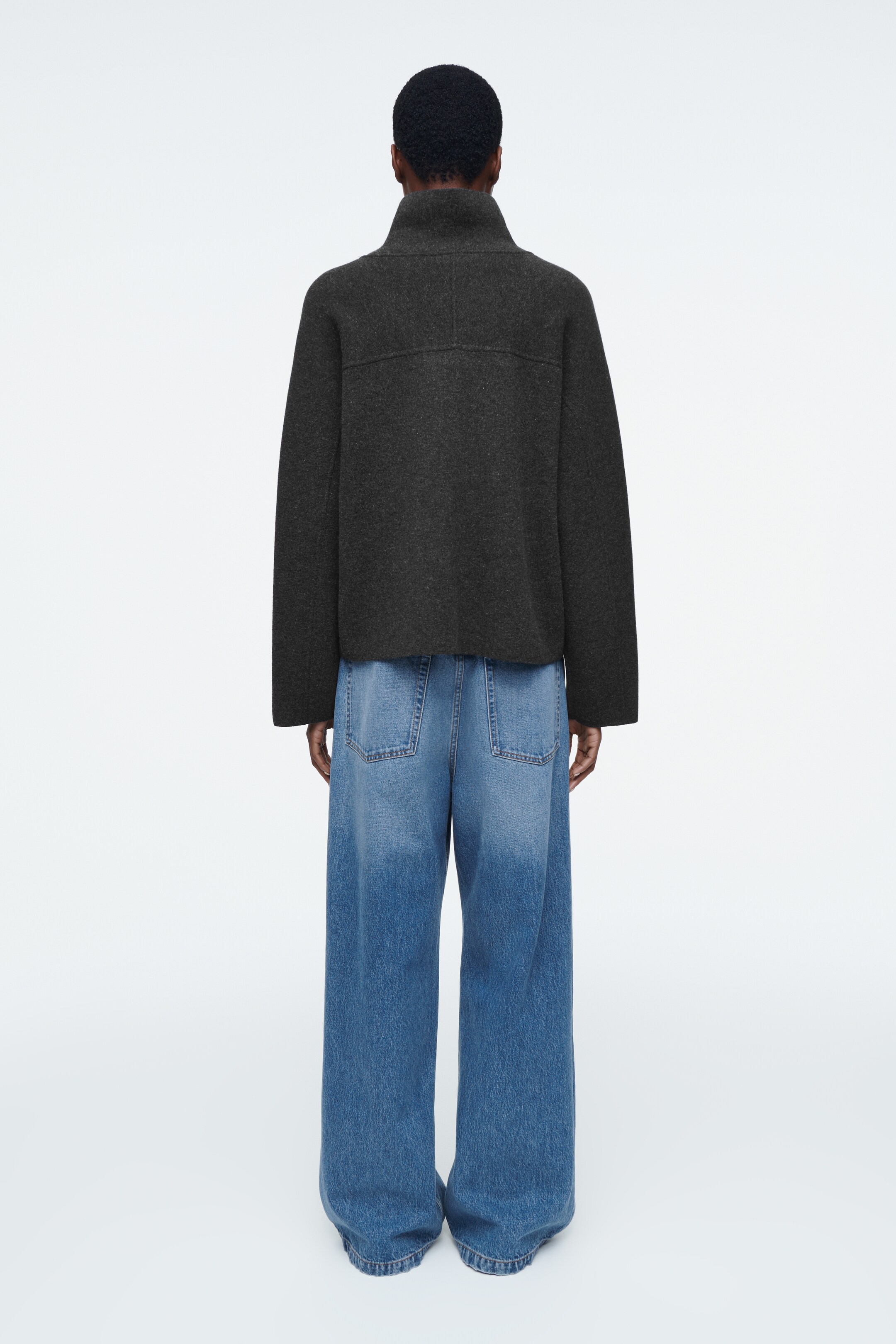 Zobacz większy obraz: SWETER Z WEŁNĄ MERYNOSOWĄ Z KRÓTKIM SUWAKIEM - CIEMNOSZARY MELANŻ | H&M PL 4