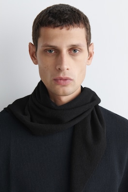PURE CASHMERE TRIANGLE SCARF — BLACK 2