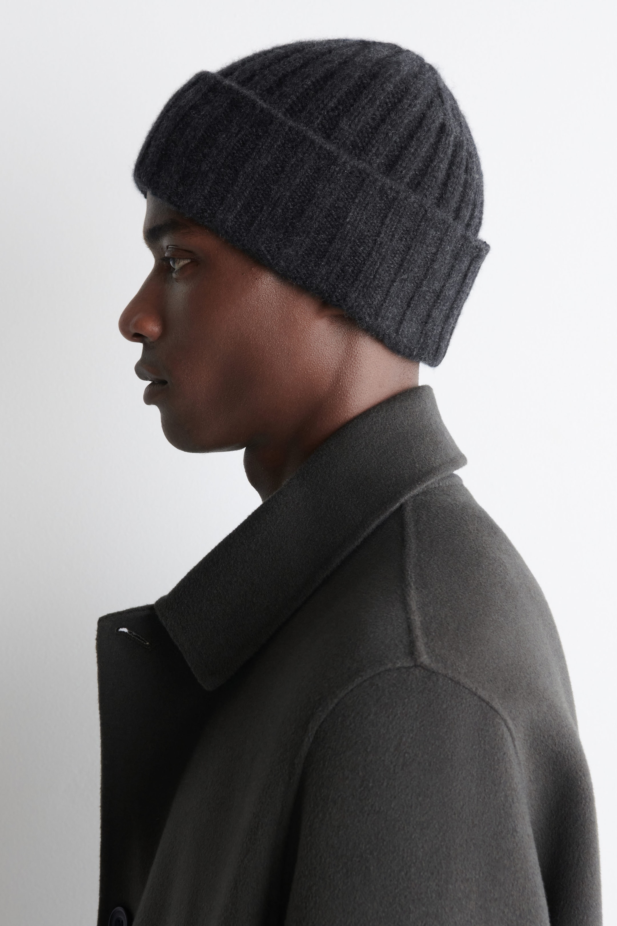 CHUNKY RIBBED CASHMERE BEANIE