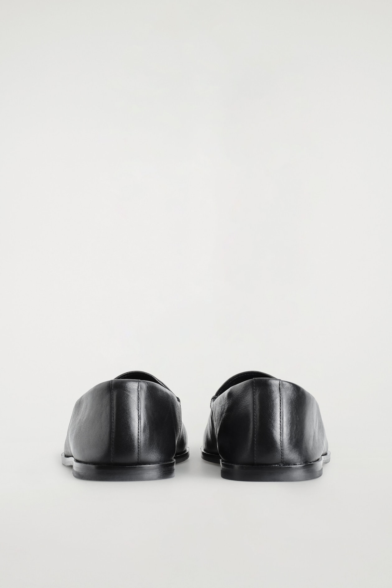 CLASSIC LEATHER LOAFERS — BLACK