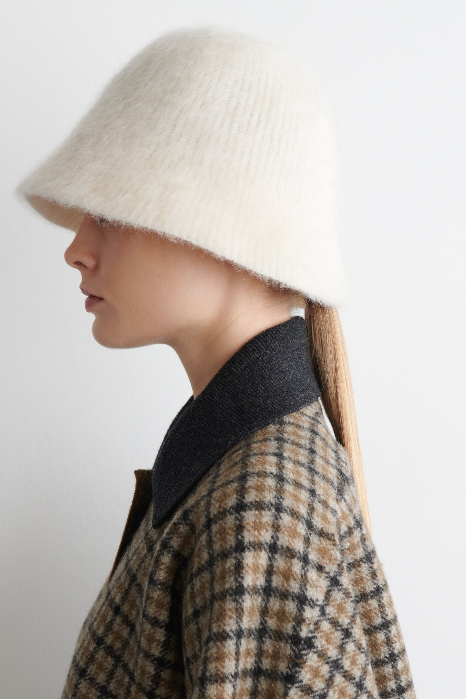 GORRO DE PESCADOR DE MOHAIR - CRUDO/MARRÓN OSCURO - 4