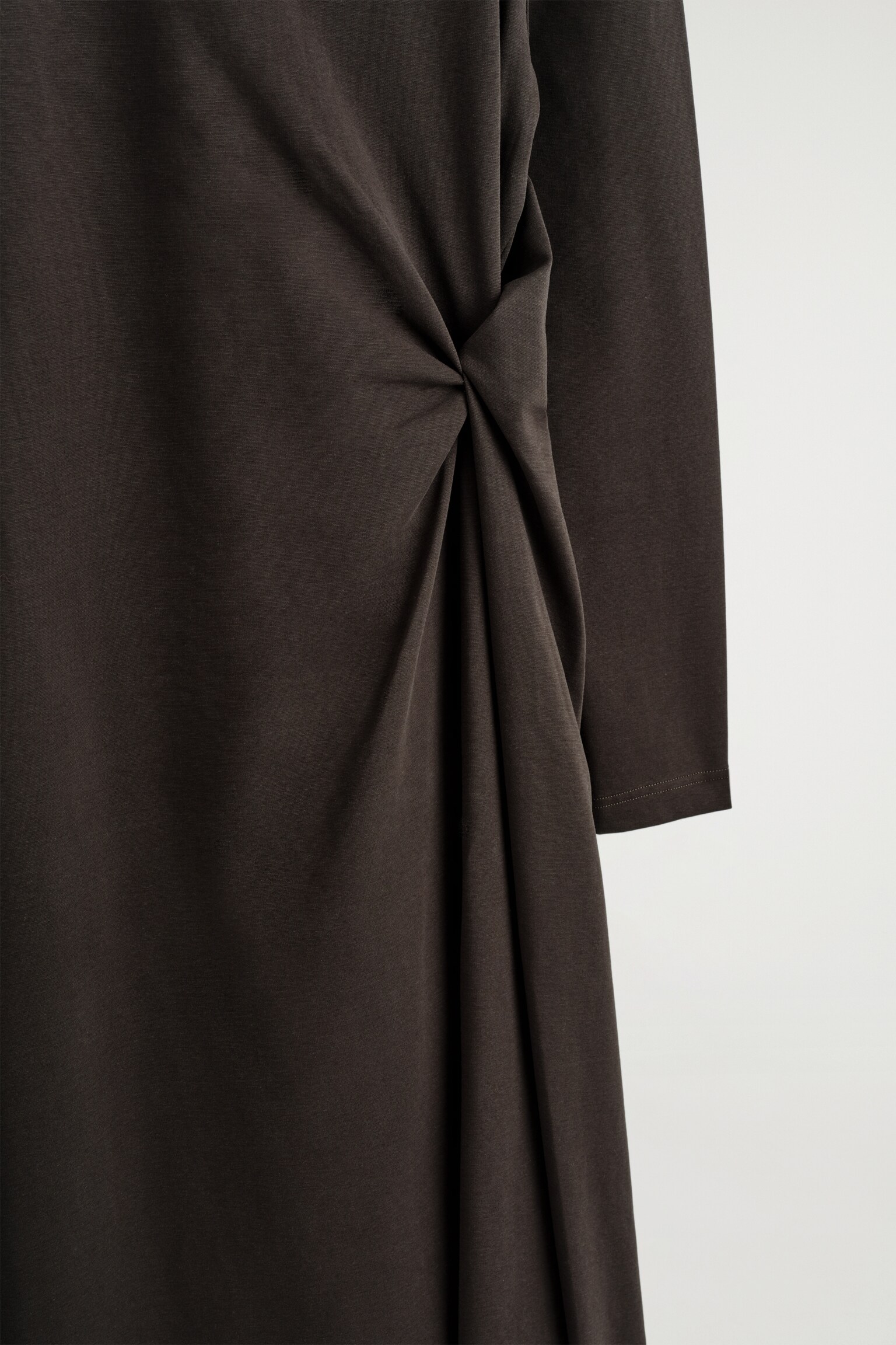 VESTIDO DE MANGA LARGA CON DETALLE DE NUDO - MARRÓN OSCURO - 6