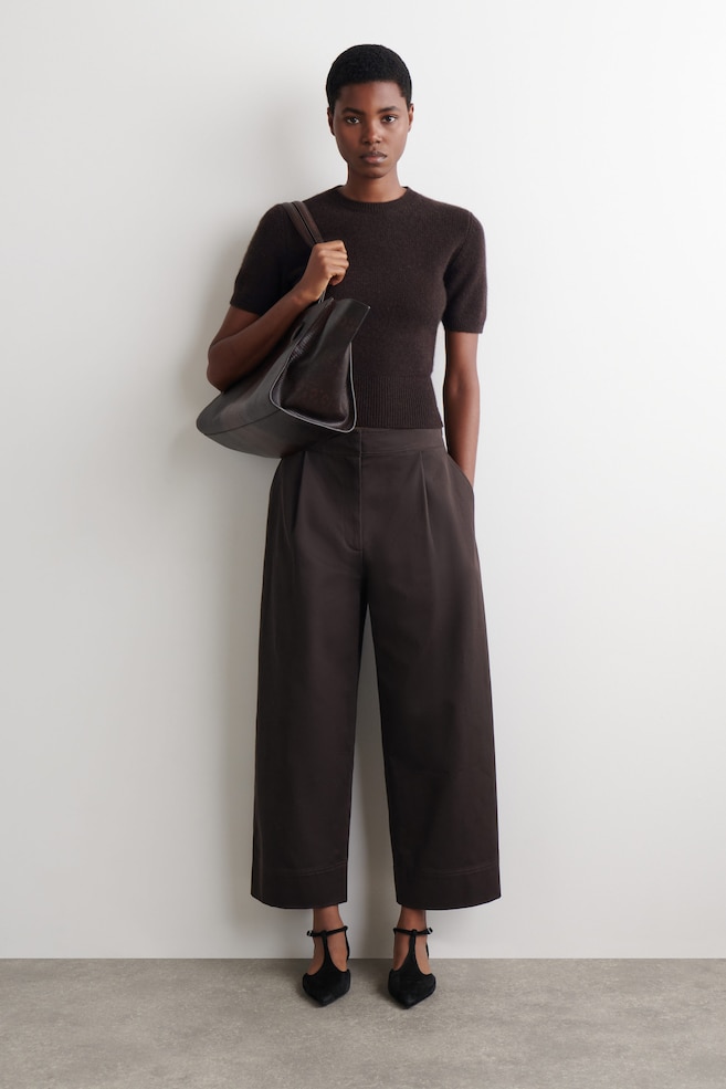 CROPPED COTTON BALLOON TROUSERS — DARK BROWN