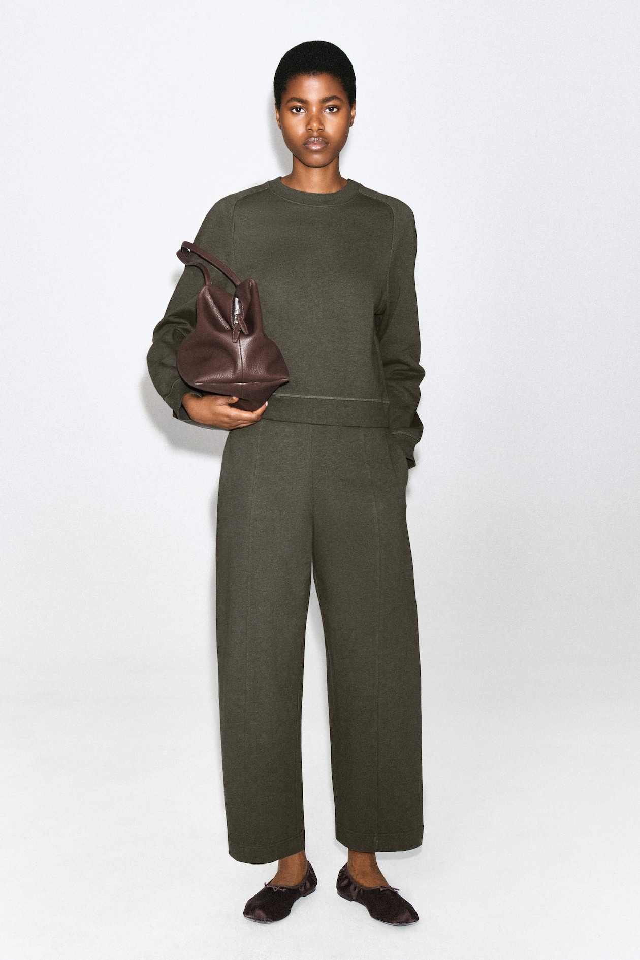 COTTON BARREL-LEG JOGGERS — BROWN