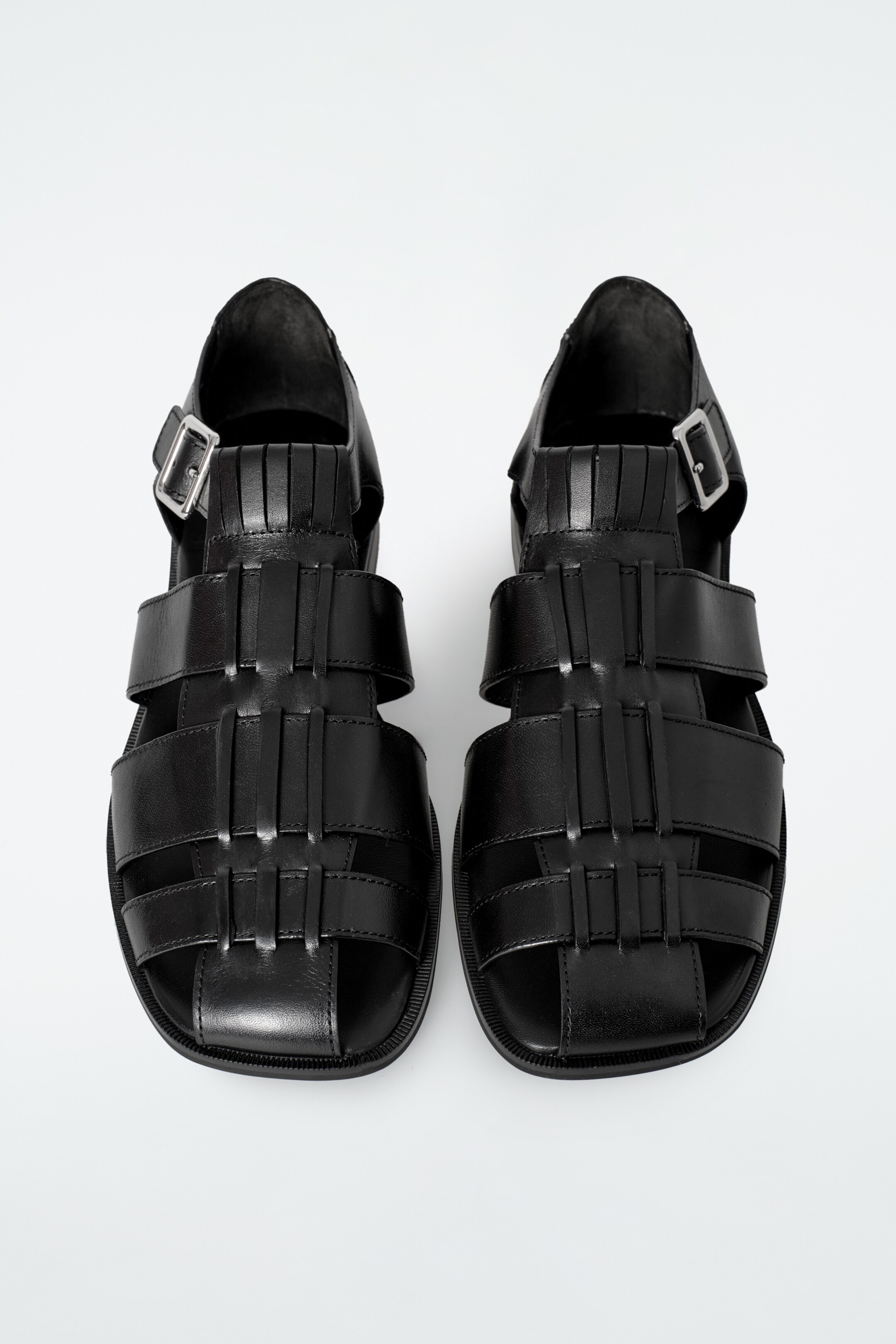 Ver imagen más grande: SANDALIAS CANGREJERAS DE PIEL - NEGRO - MUJER | H&M ES 6
