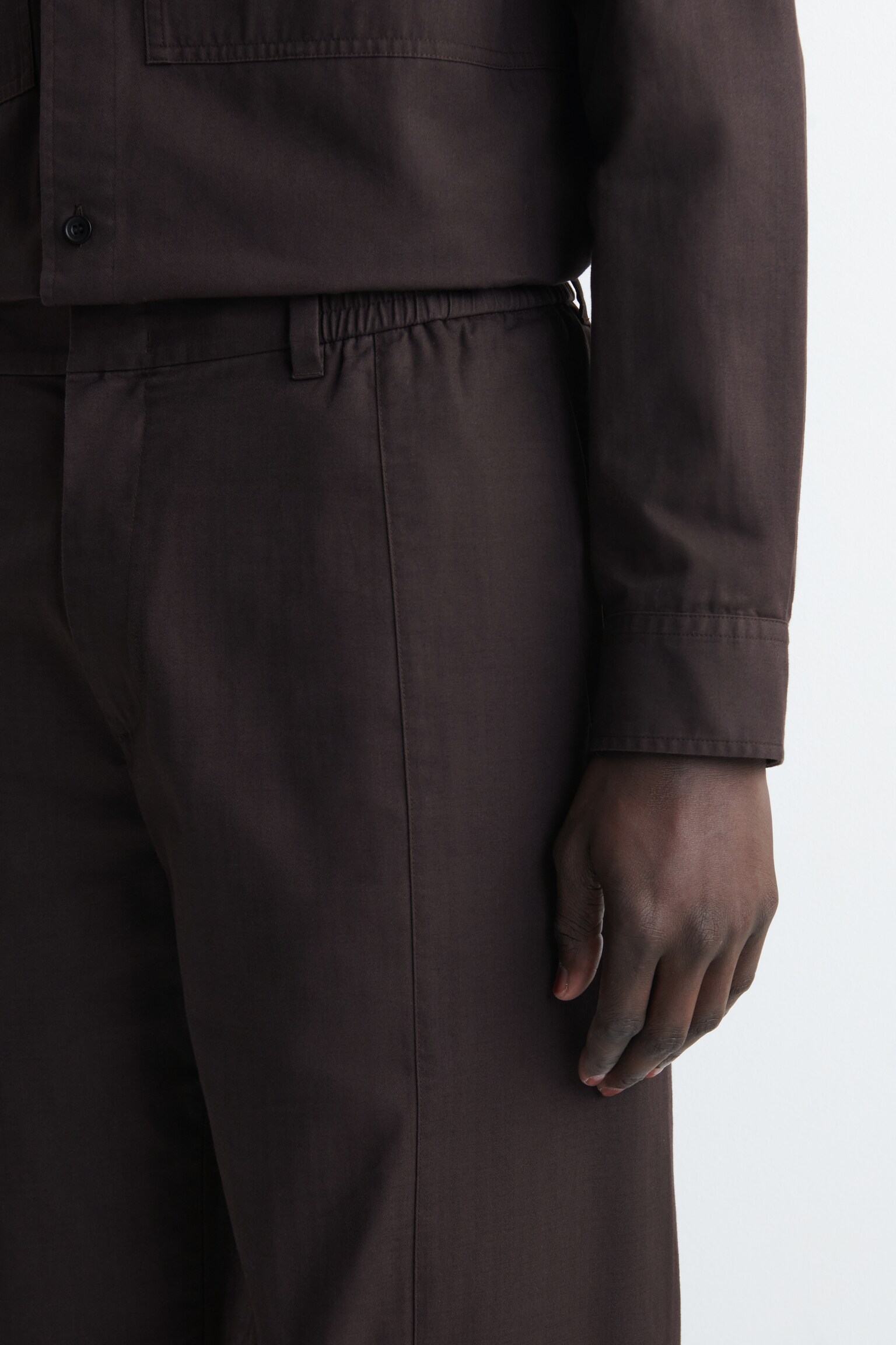 HOSE AUS BAUMWOLLE MIT GERADEM BEIN - DUNKELBRAUN/DUNKLES KHAKI - 3