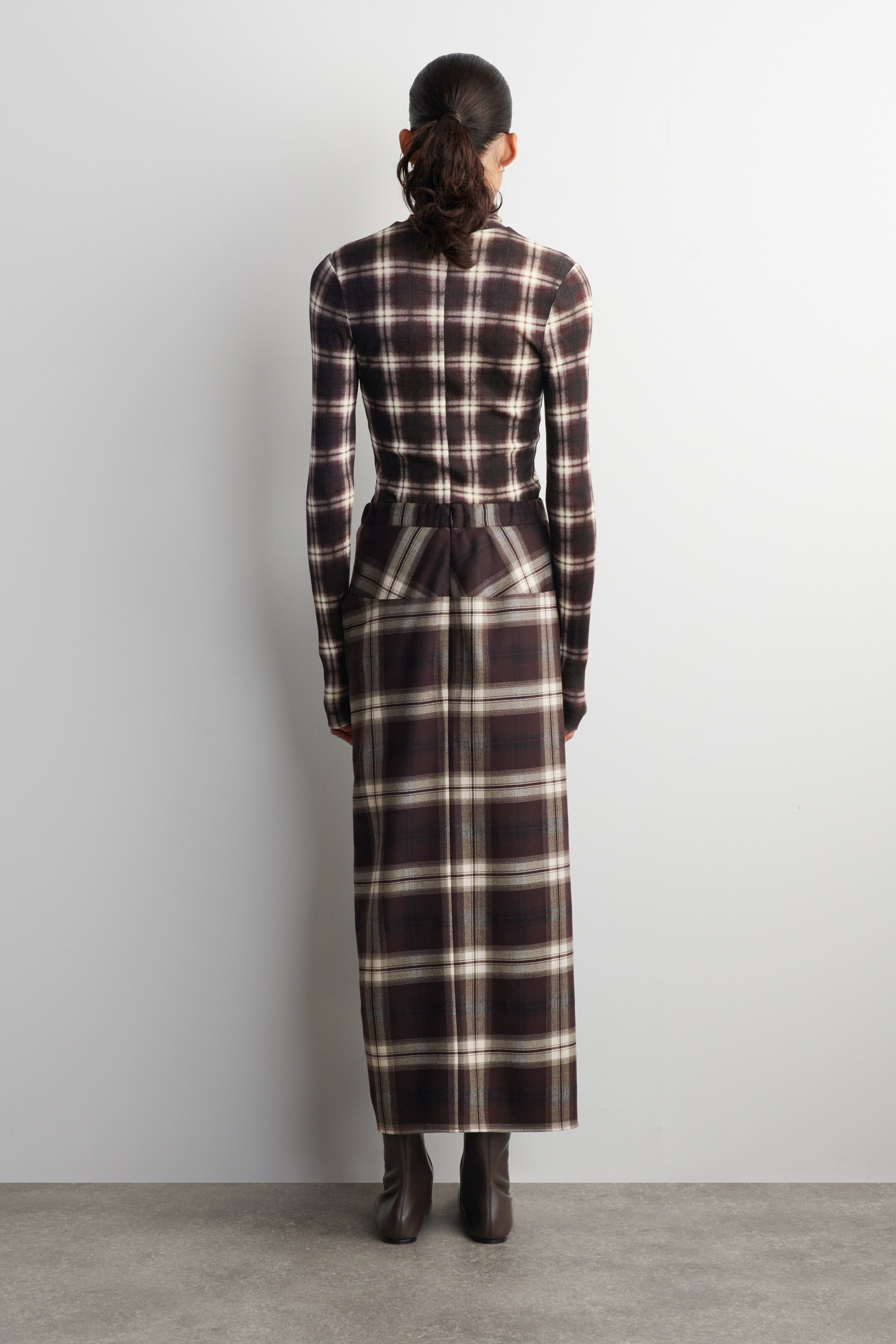 Näytä suurempi kuva: DRAPED CHECKED MIDI SKIRT - BURGUNDY / CHECKED - NAISET | H&M FI 4