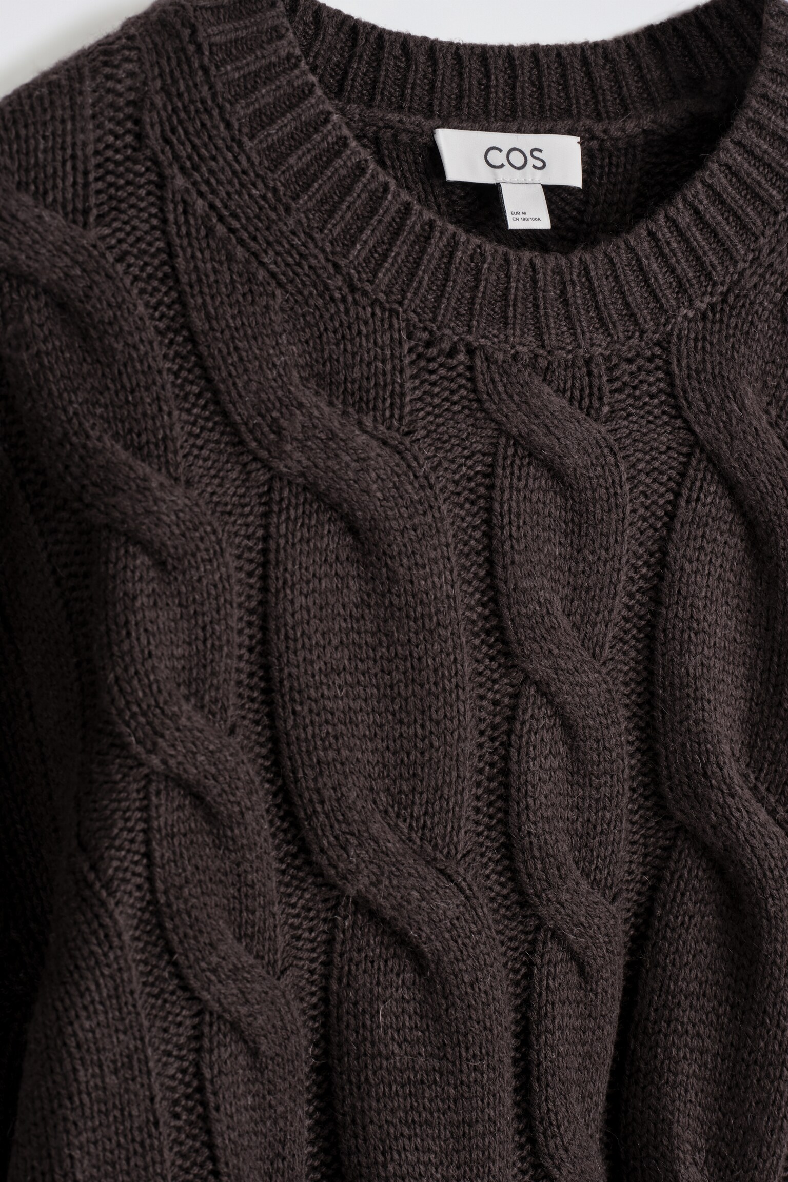 CABLE-KNIT WOOL CREW-NECK JUMPER - TMAVOHNEDÁ - 7