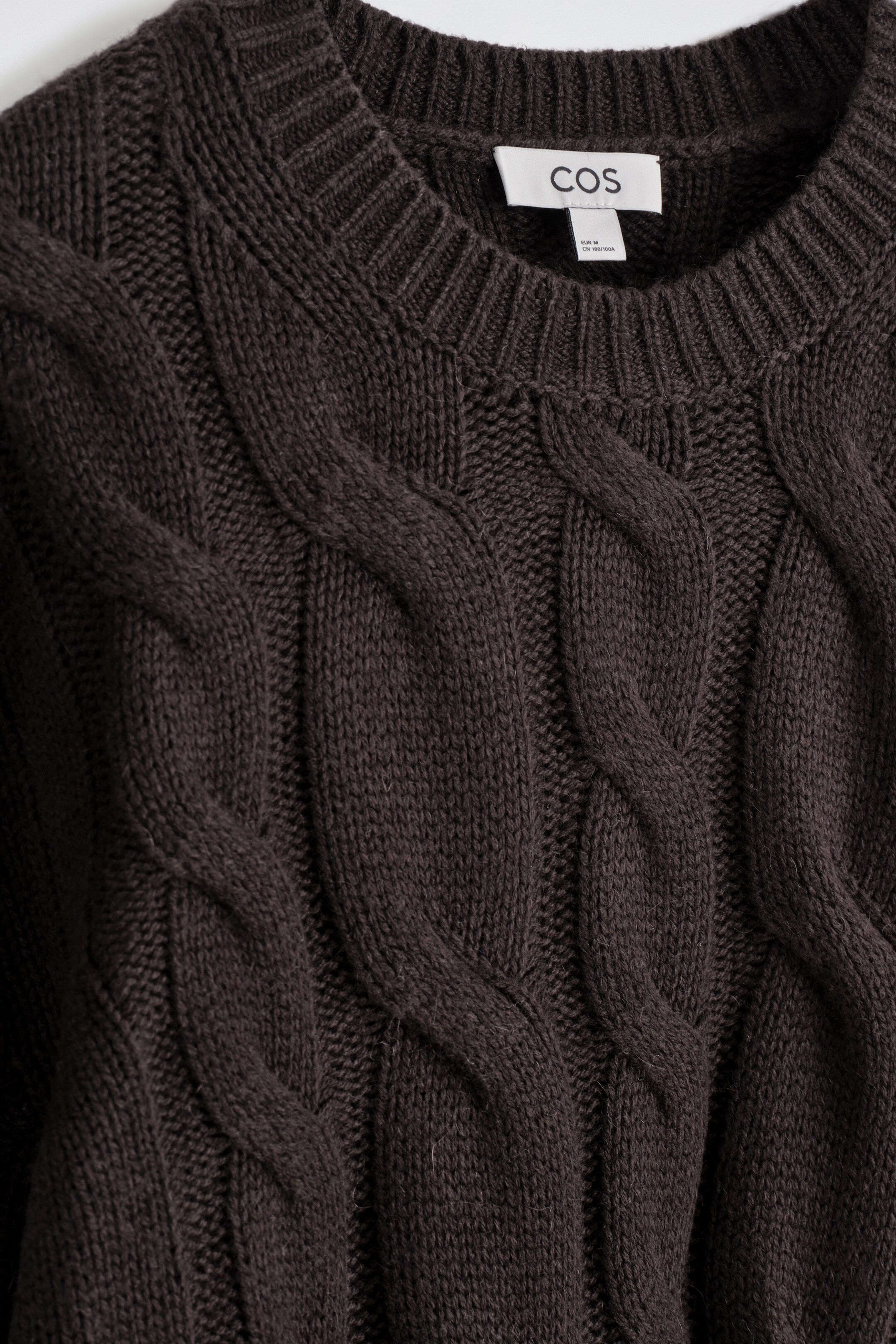 Преглед на по-голямо изображение: CABLE-KNIT WOOL CREW-NECK JUMPER - ТЪМНО КАФЯВО - МЪЖЕ | H&M BG 7