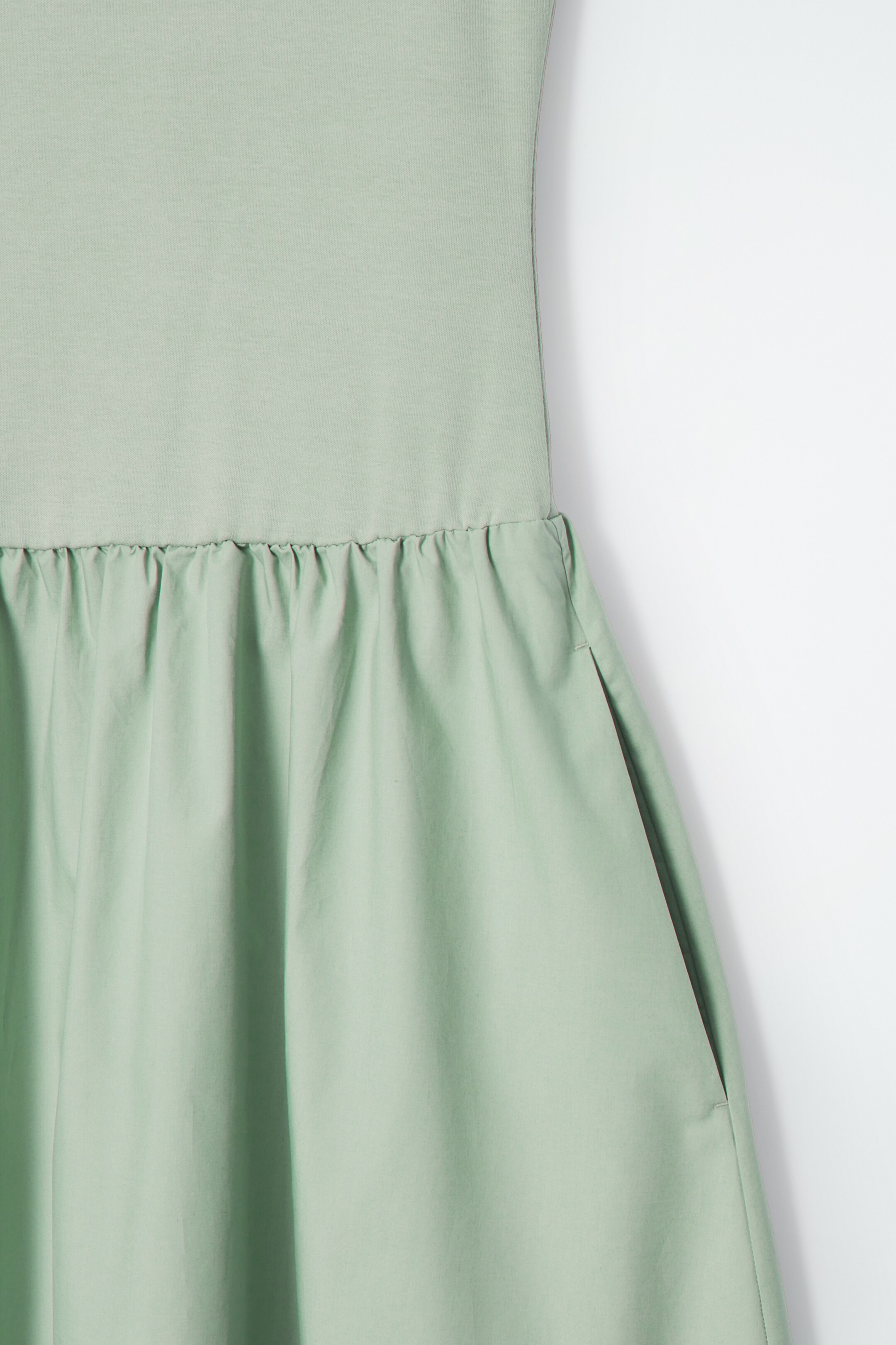 Zobacz większy obraz: CONTRAST-PANEL MAXI DRESS - SZAŁWIOWA ZIELEŃ - ONA | H&M PL 2