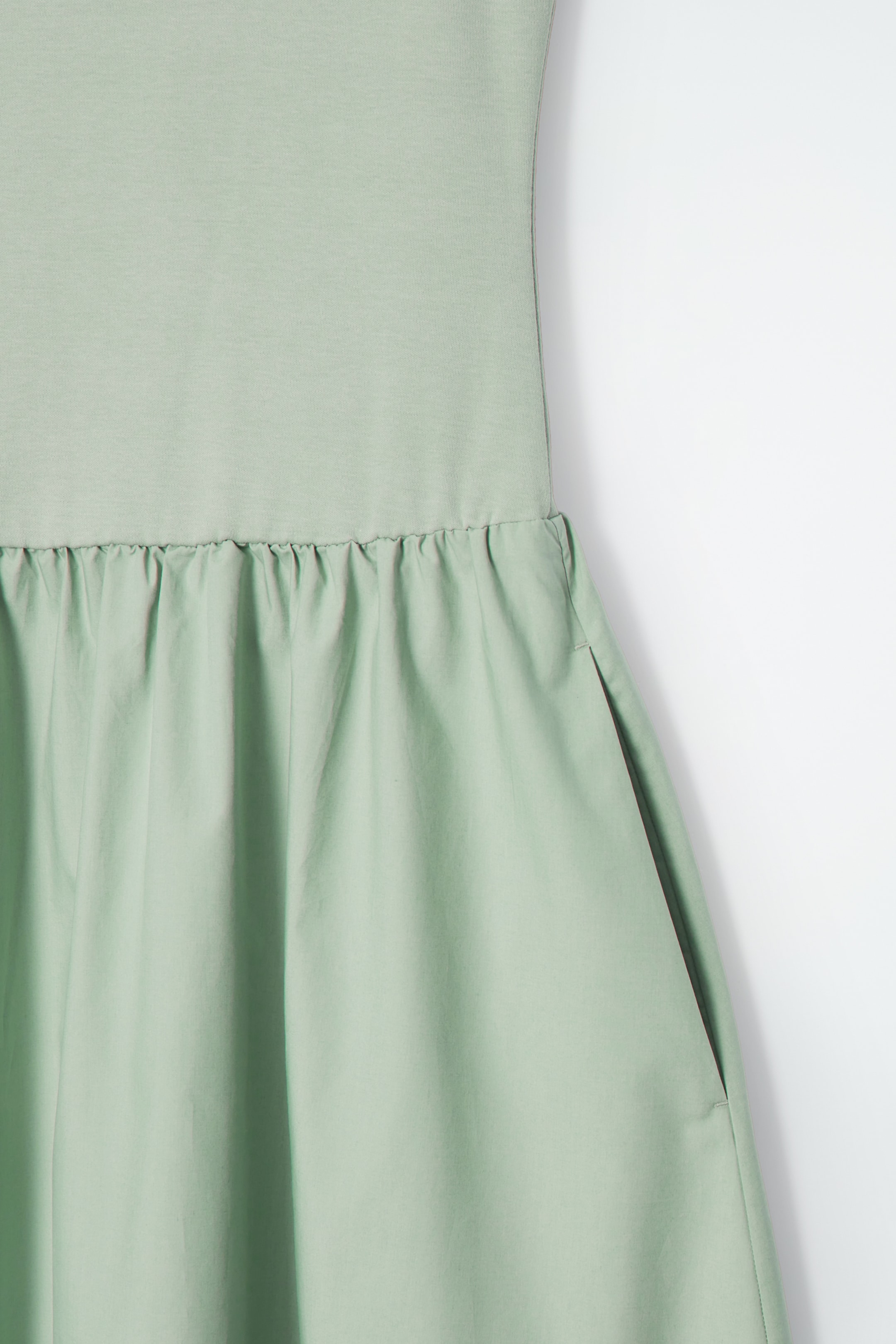 Agrandir l'image: ROBE MIDI CONTRASTÉE - VERT SAUGE - FEMME | H&M CH 2