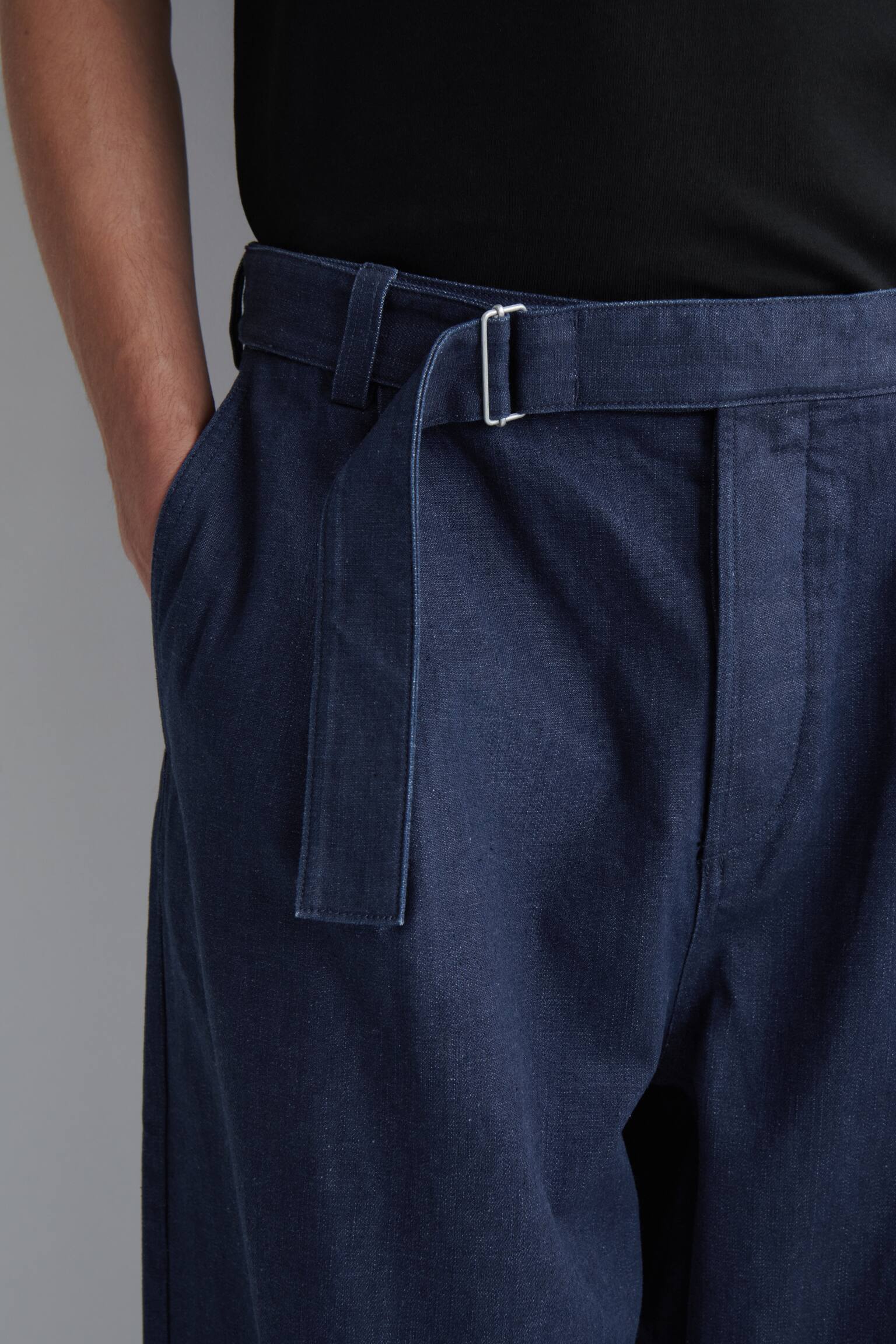 BELTED DENIM RELAXED-FIT BARREL-LEG TROUSERS - BLUE - 4