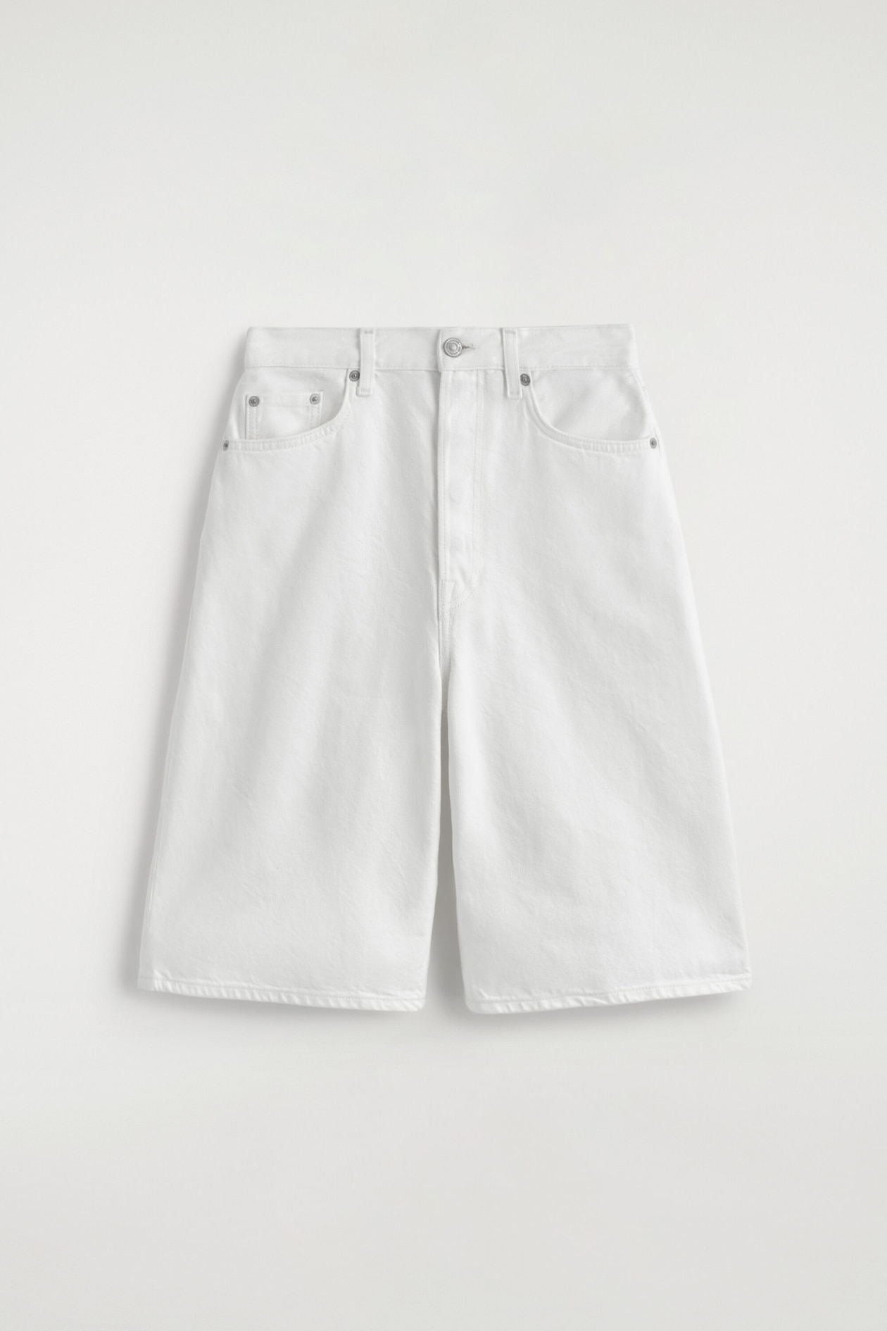 KNEE-LENGTH DENIM SHORTS — WHITE