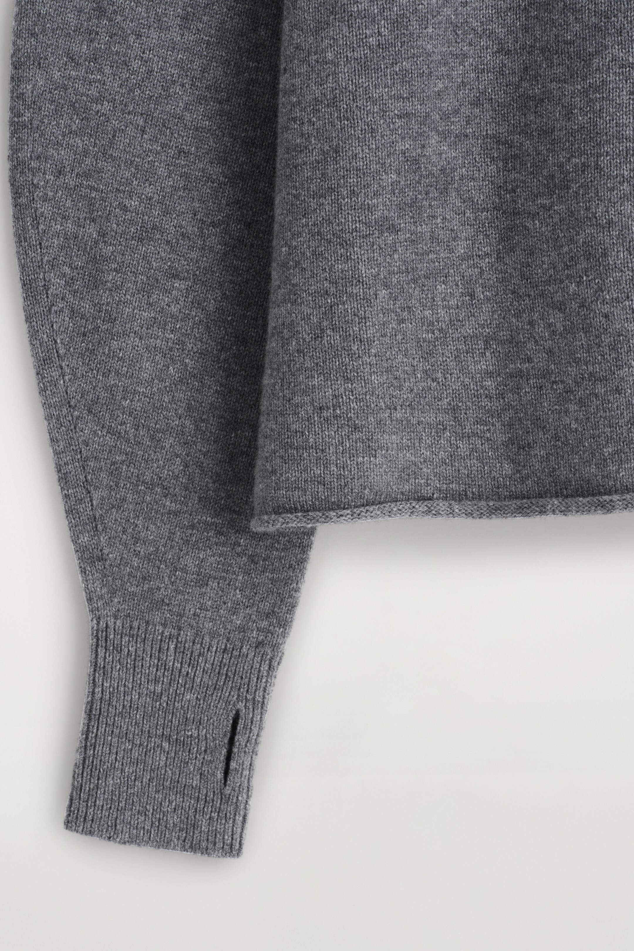 Größeres Bild ansehen: PULLOVER AUS MERINOWOLLE MIT V-AUSSCHNITT - DUNKELGRAU MELIERT - Ladies | H&M DE 8