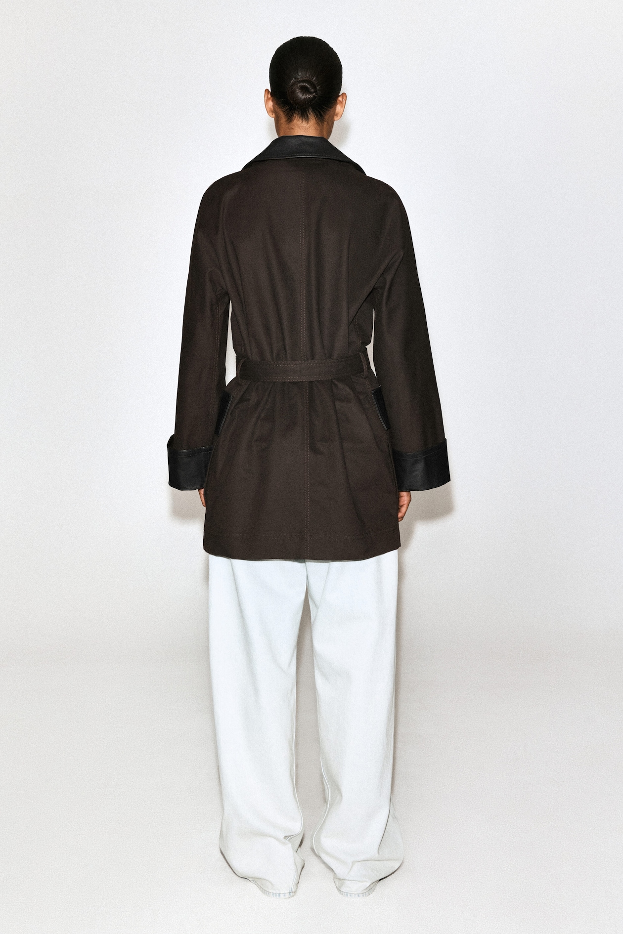 LEATHER-TRIMMED COTTON FIELD COAT — BROWN