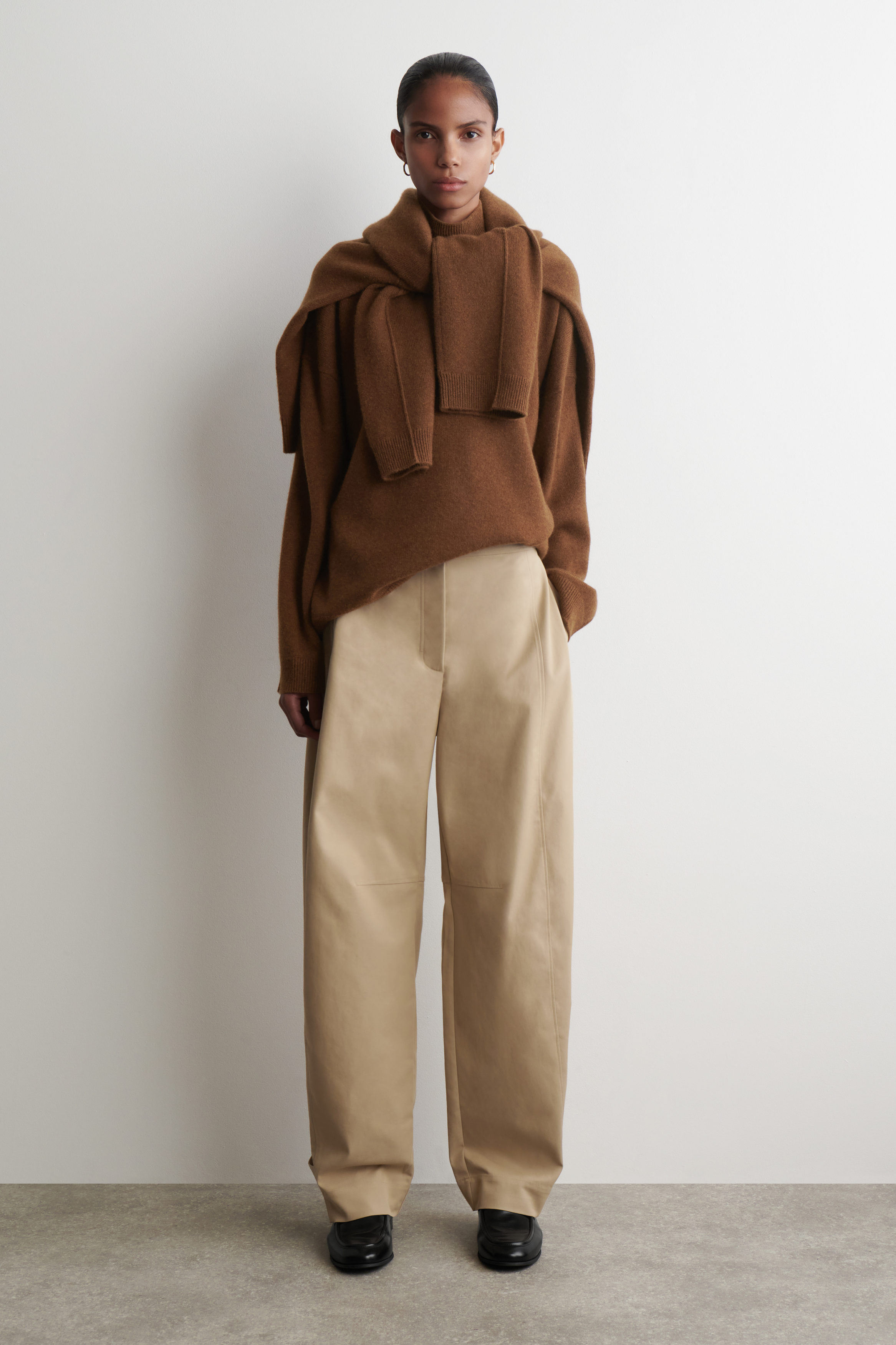 Cos UTILITY BARREL-LEG TROUSERS | King's Cross