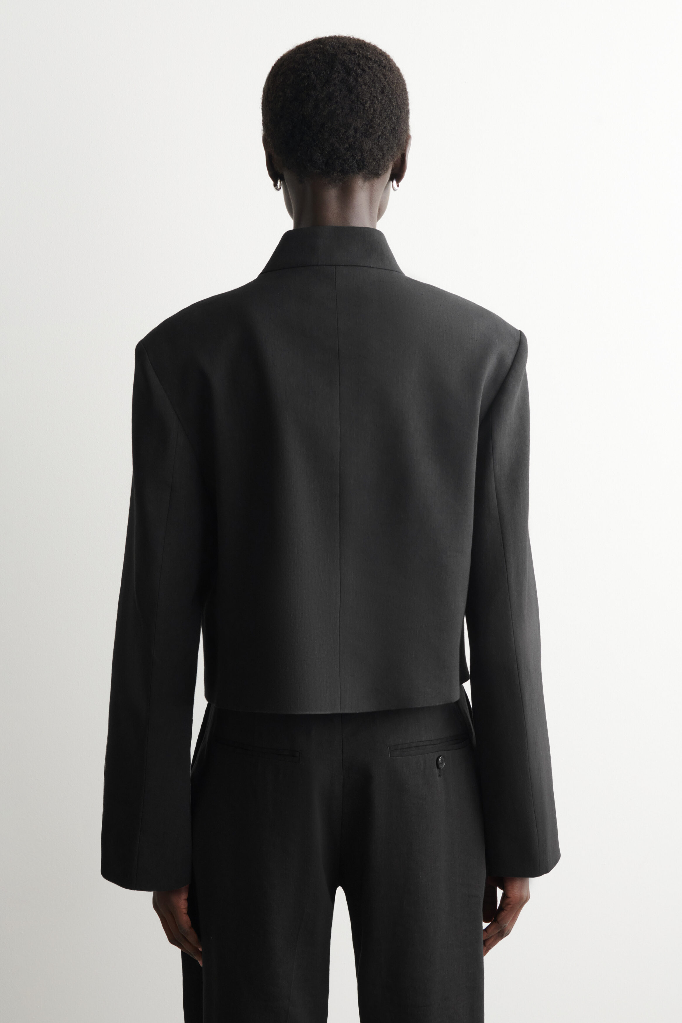 CROPPED STRUCTURED LINEN BLAZER - BLACK | COS DK