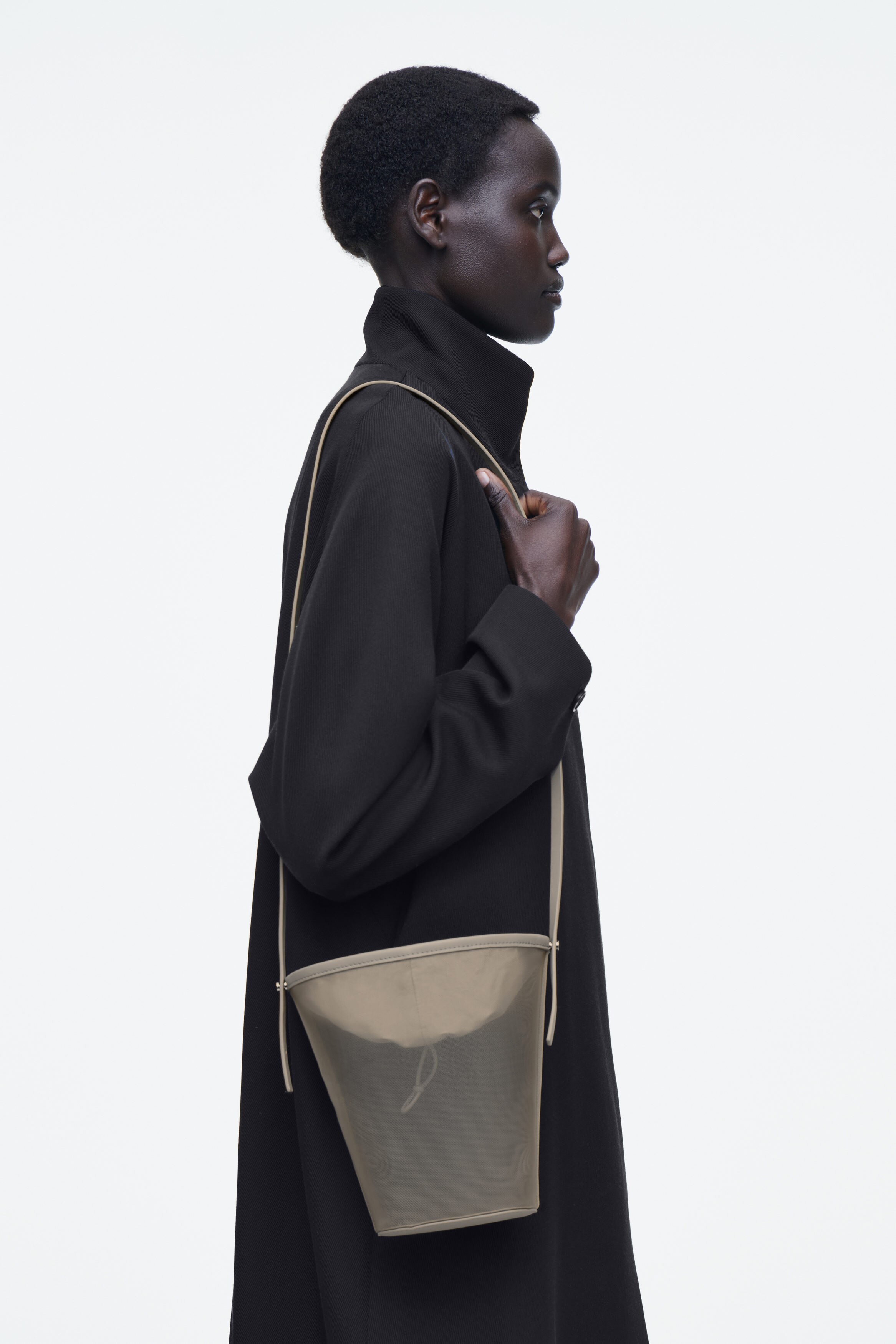MINI BUCKET BAG - MESH - BEIGE | COS