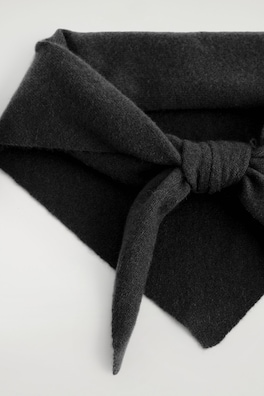 PURE CASHMERE TRIANGLE SCARF — BLACK 6