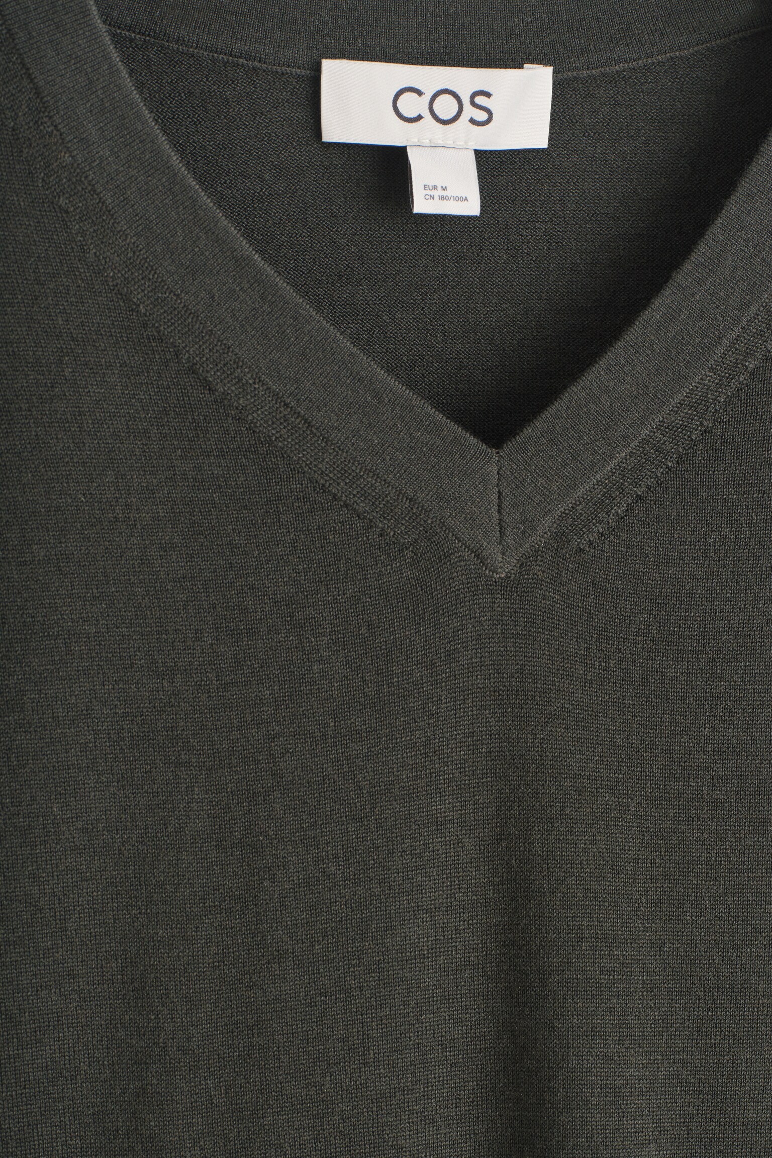 PULL À COL EN V SLIM EN LAINE MÉRINOS - VERT FONCÉ/NOIR - 5