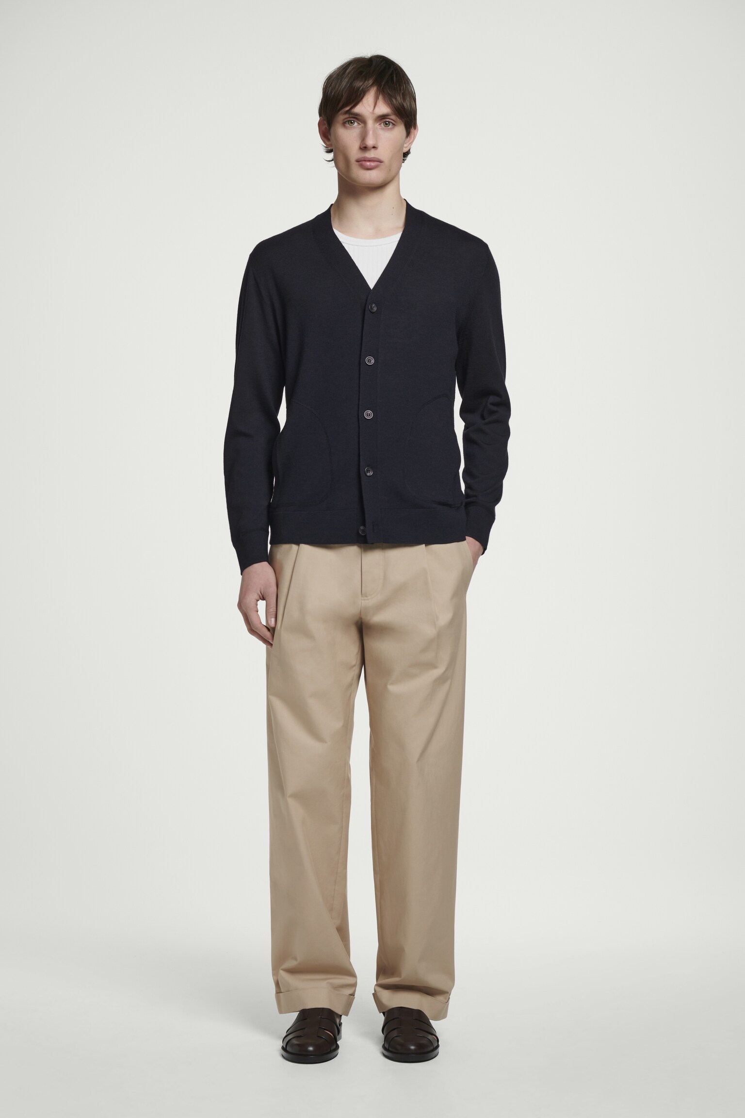 CARDIGAN CON SCOLLO A V IN LANA MERINO - BLU NAVY - 5