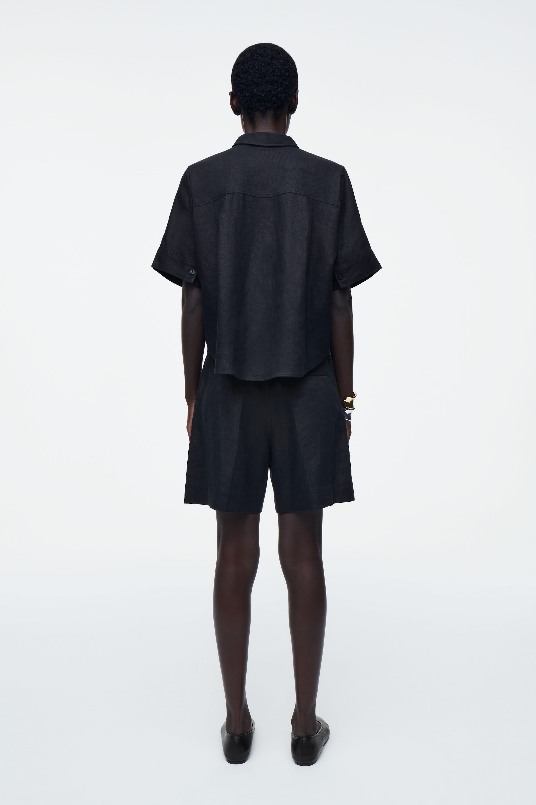 BOXY SHORT-SLEEVED LINEN SHIRT