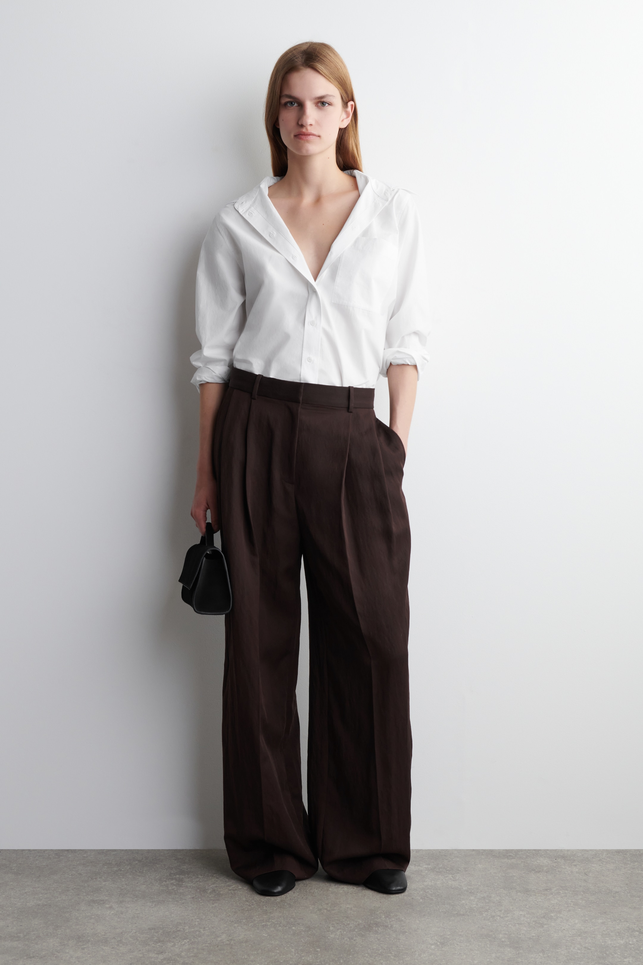 Grösseres Bild ansehen: LOCKERE, FLIESSENDE HOSE MIT WEITEM BEIN - BURGUNDERROT - DAMEN | H&M CH 1
