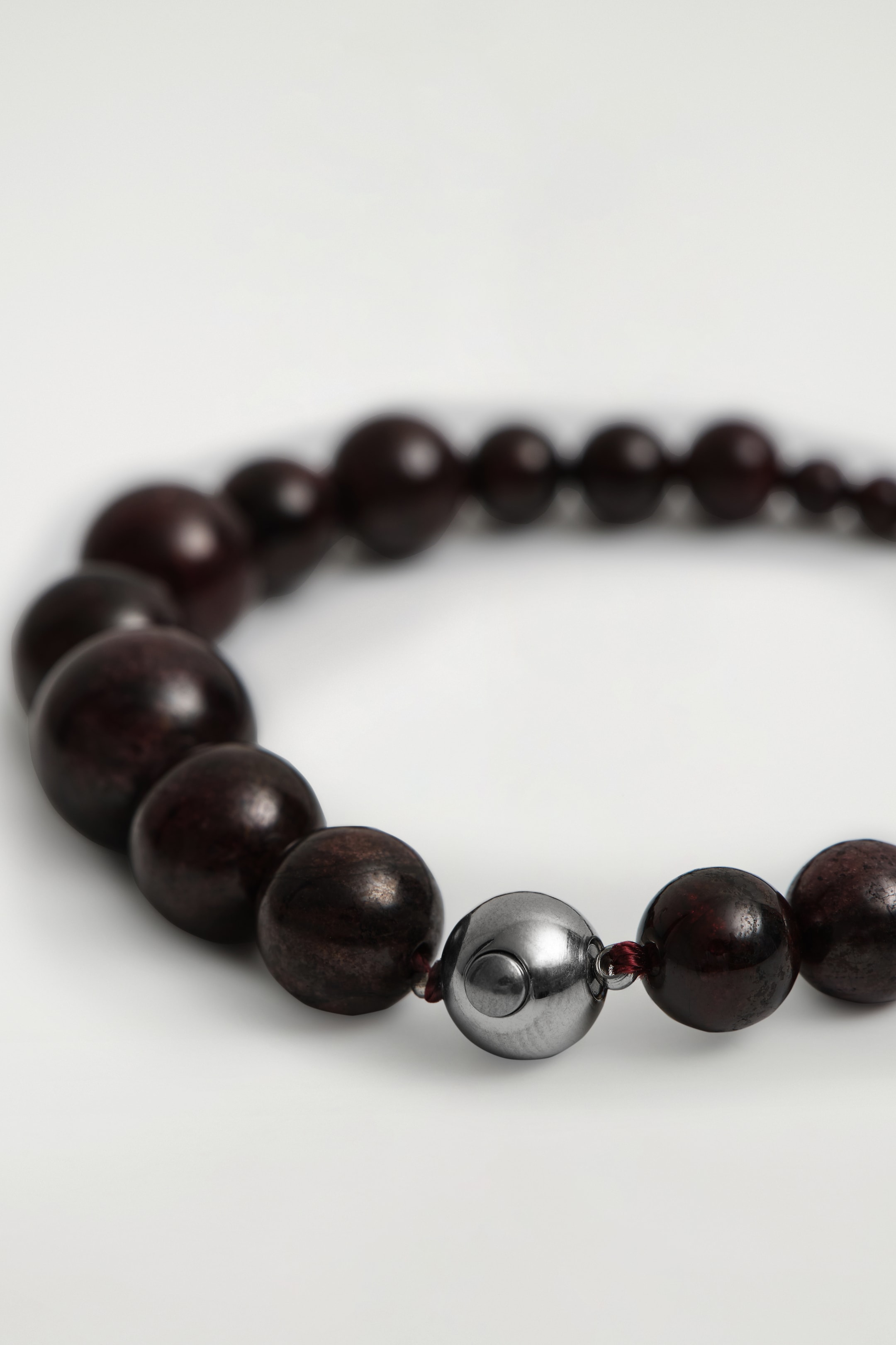 Ingrandisci l'immagine: GARNET BEADED BRACELET - DARK BROWN - DONNA | H&M CH 3