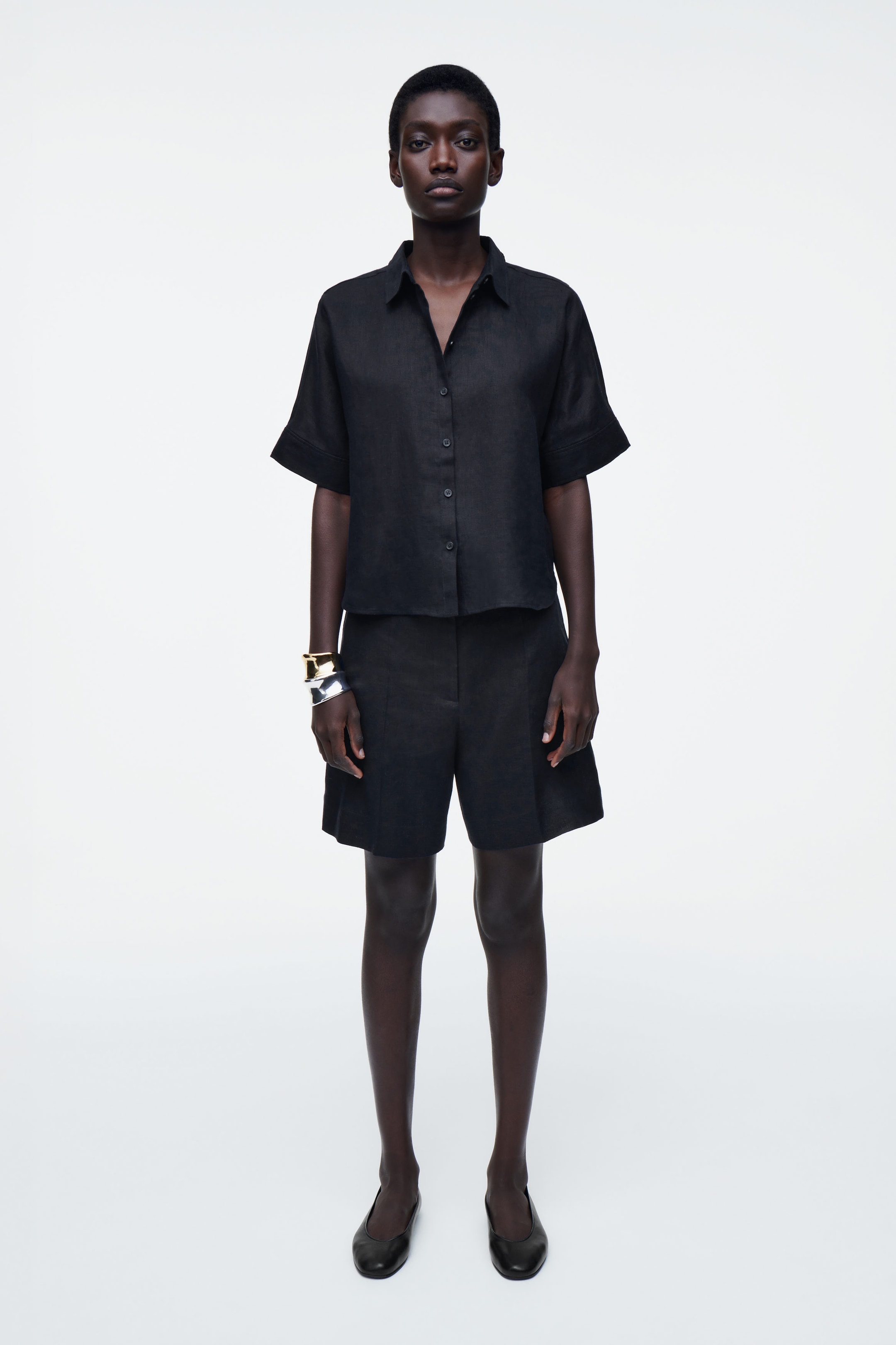 BOXY SHORT-SLEEVED LINEN SHIRT