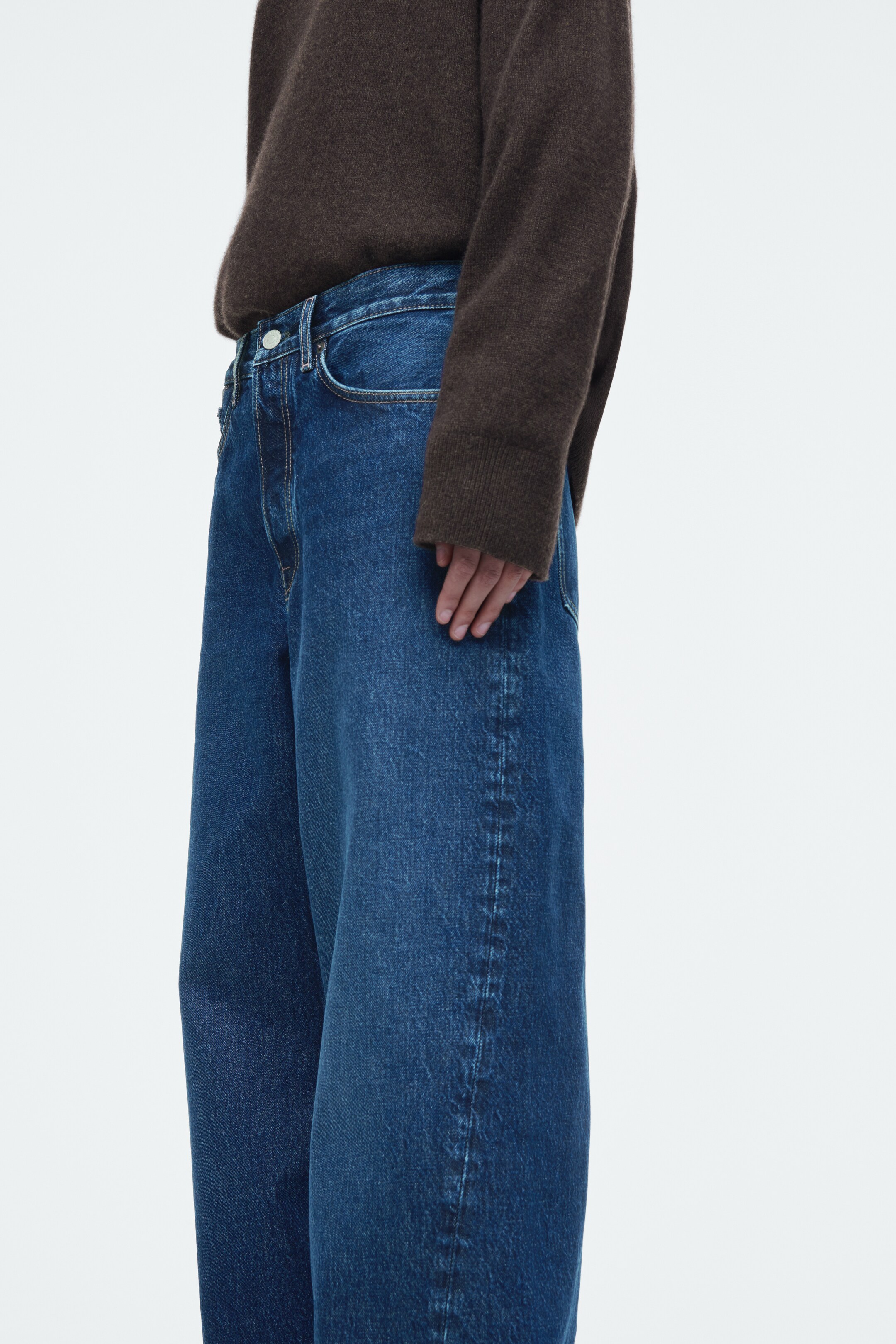 Zobrazit větší obrázek: DŽÍNY FACADE S PŘÍMÝM STŘIHEM - TMAVĚ MODRÁ - ŽENY | H&M CZ 2