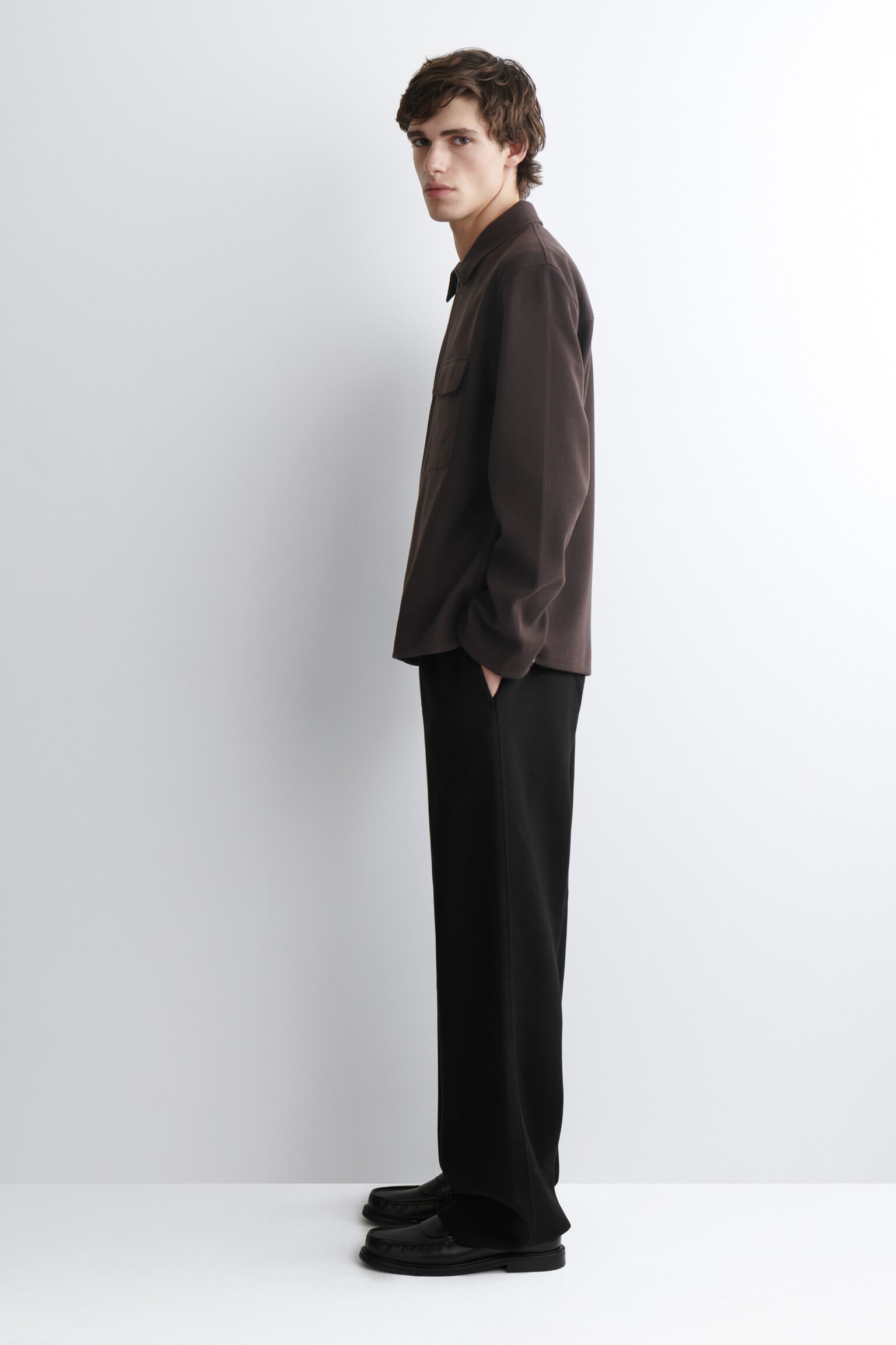 חולצת עליונית עם רוכסן מבד קורדורוי-ג’רזי - חום כהה - 4