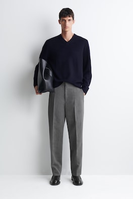MERINO WOOL V-NECK SWEATER — MIDNIGHT 2