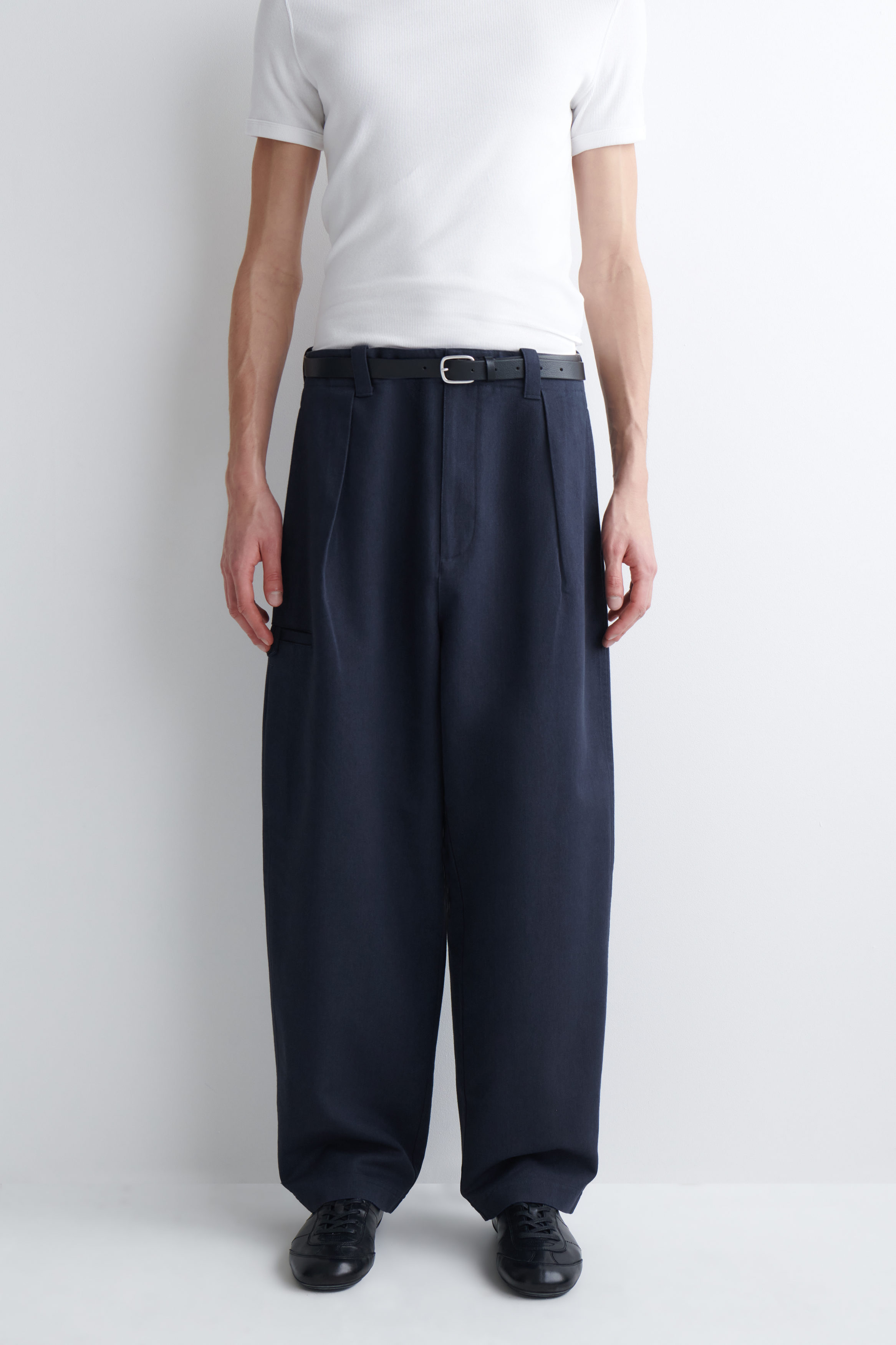 COTTON-BLEND BARREL-LEG UTILITY TROUSERS - NAVY | COS