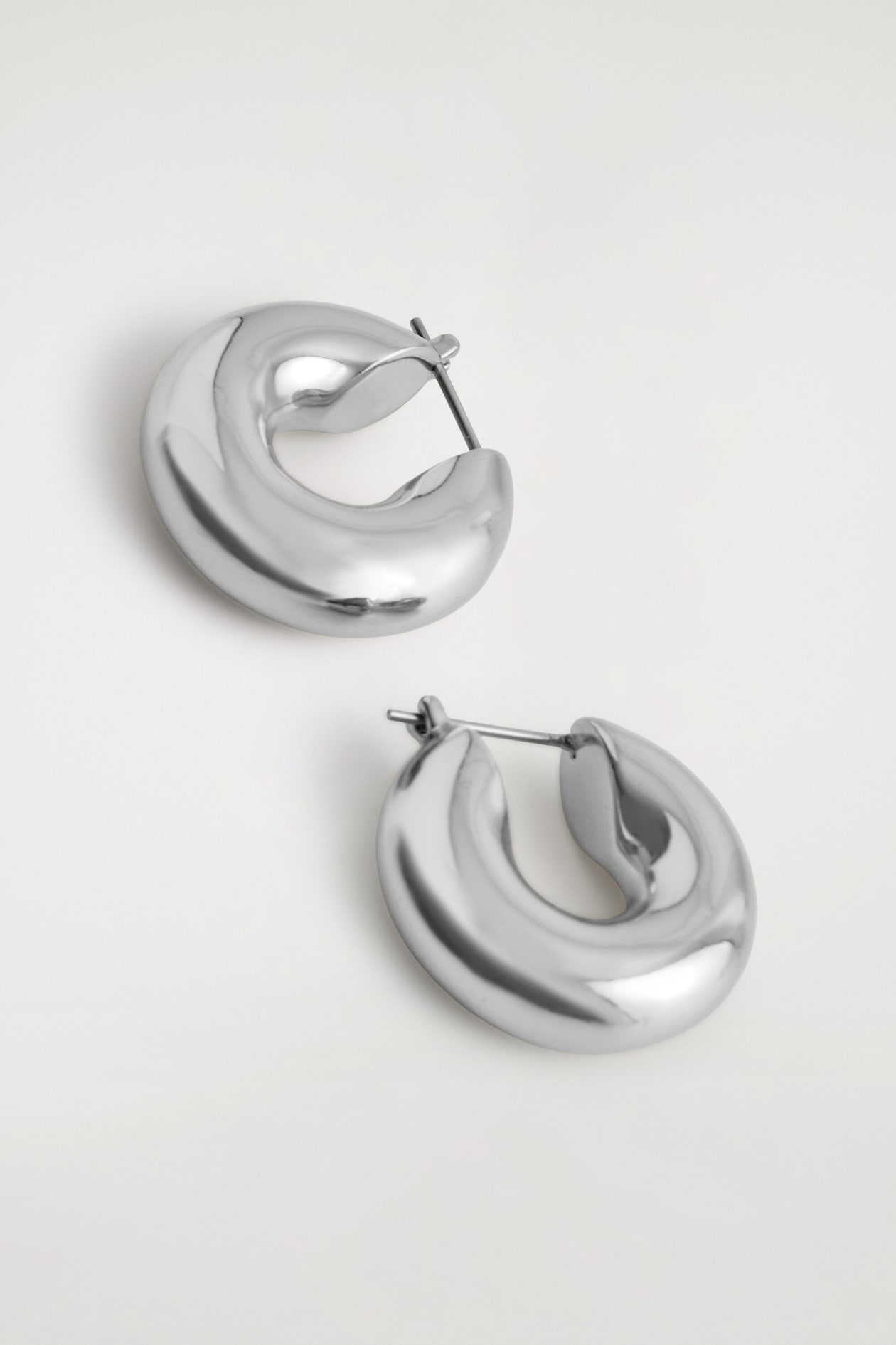 MINI CHUNKY HOOP EARRINGS — SILVER