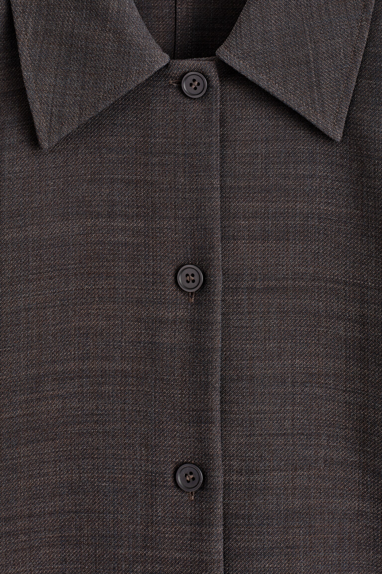 חולצה עם צווארון עגול מבד צמר מעורב - חום - 7