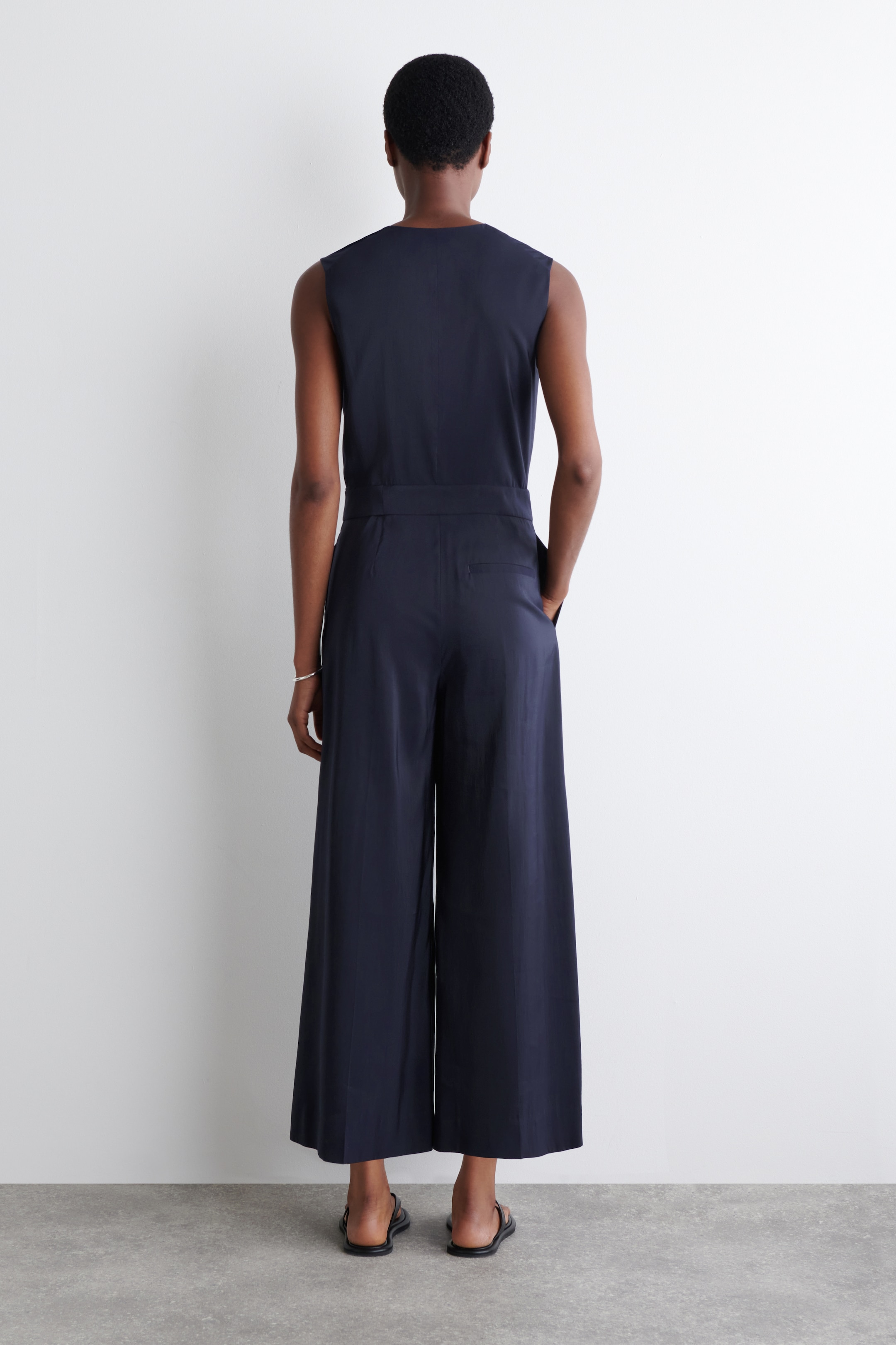 Преглед на по-голямо изображение: WRAP-FRONT JUMPSUIT - ТЪМНОСИН - ЖЕНИ | H&M BG 3