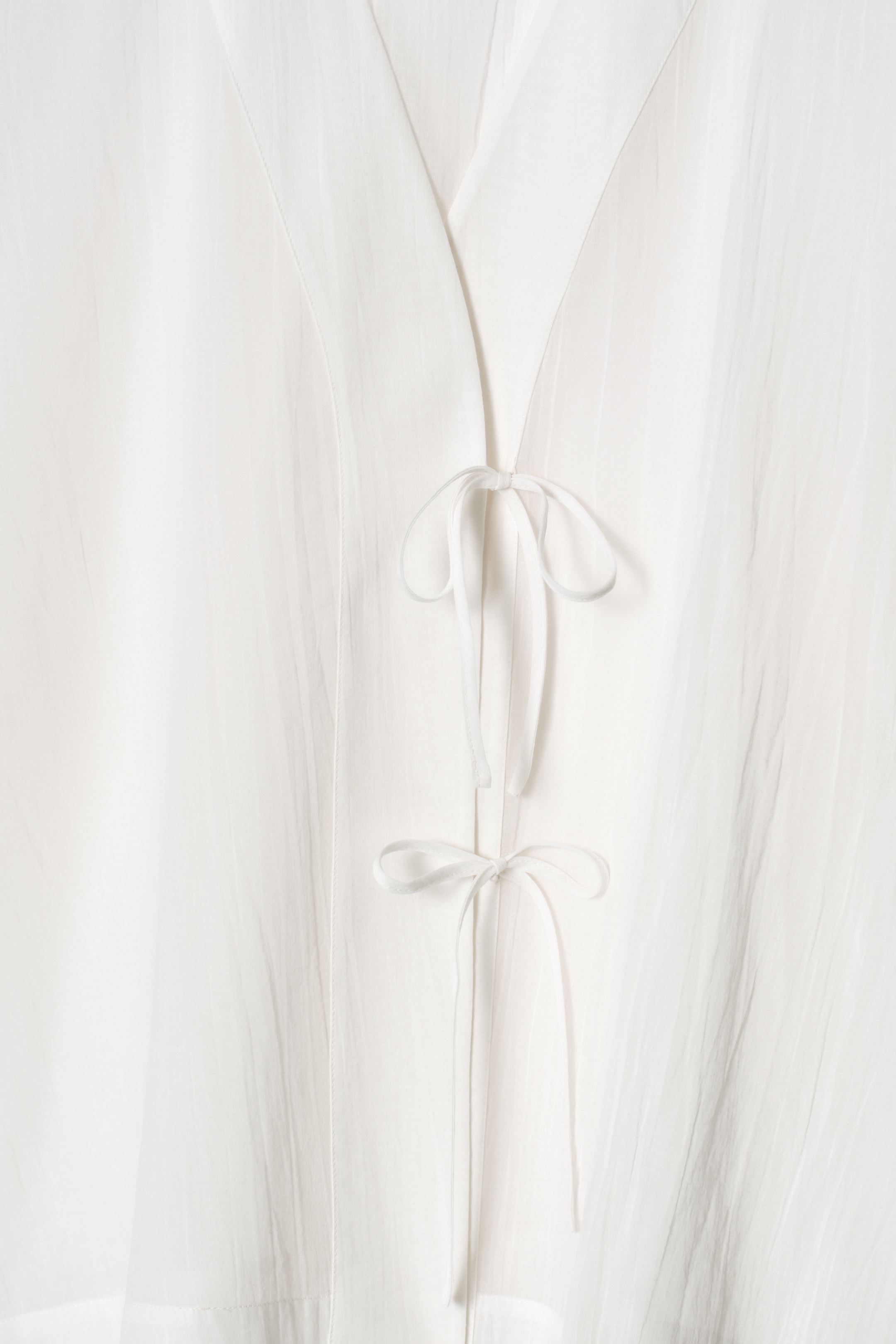 Agrandir l'image: CHEMISE DE PLAGE À CRAVATE FROISSÉE - BLANC - FEMME | H&M CH 5